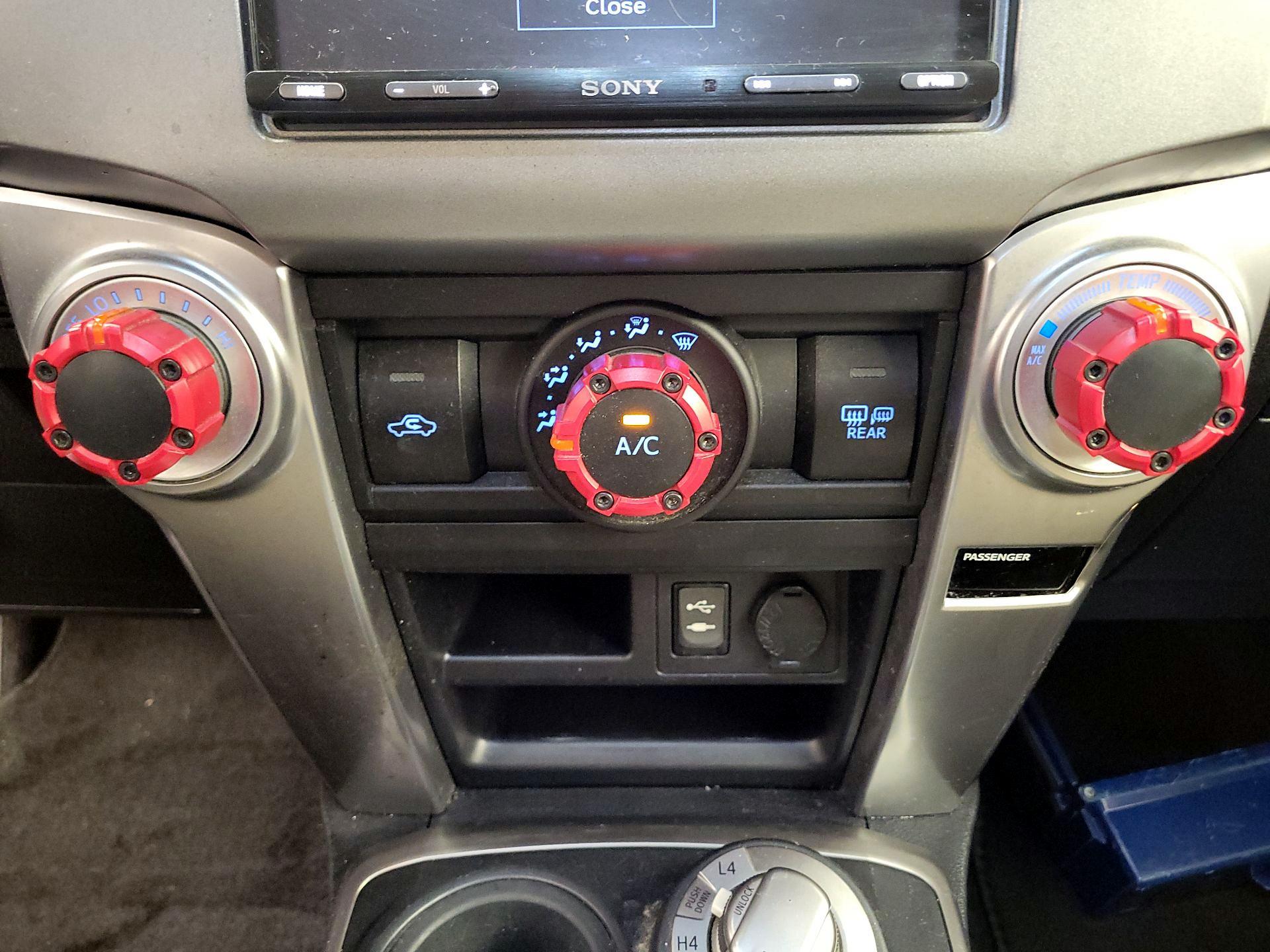 Thumbnail: 2015 Toyota 4Runner - 14
