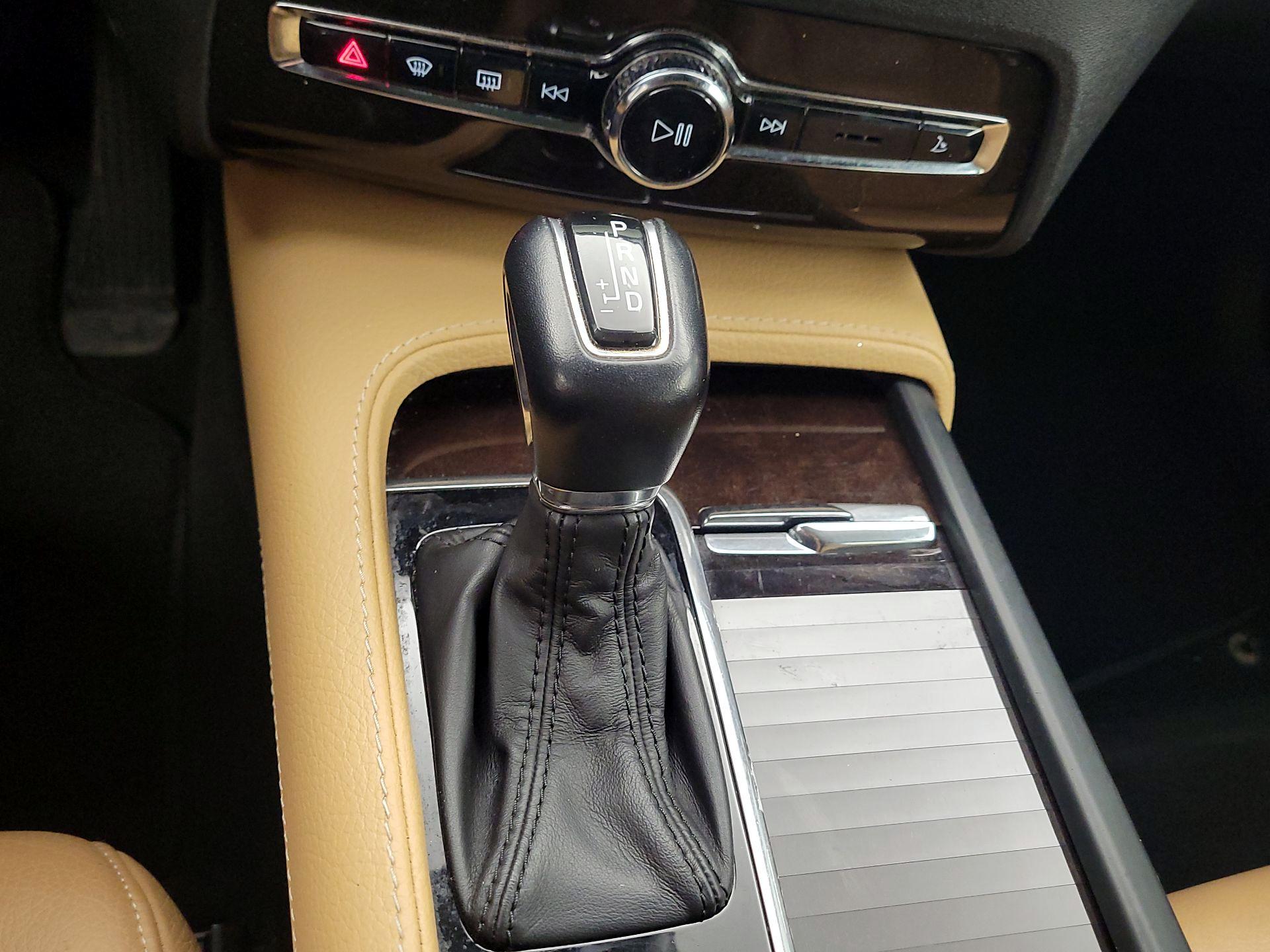 Thumbnail: 2018 Volvo XC90 - 17