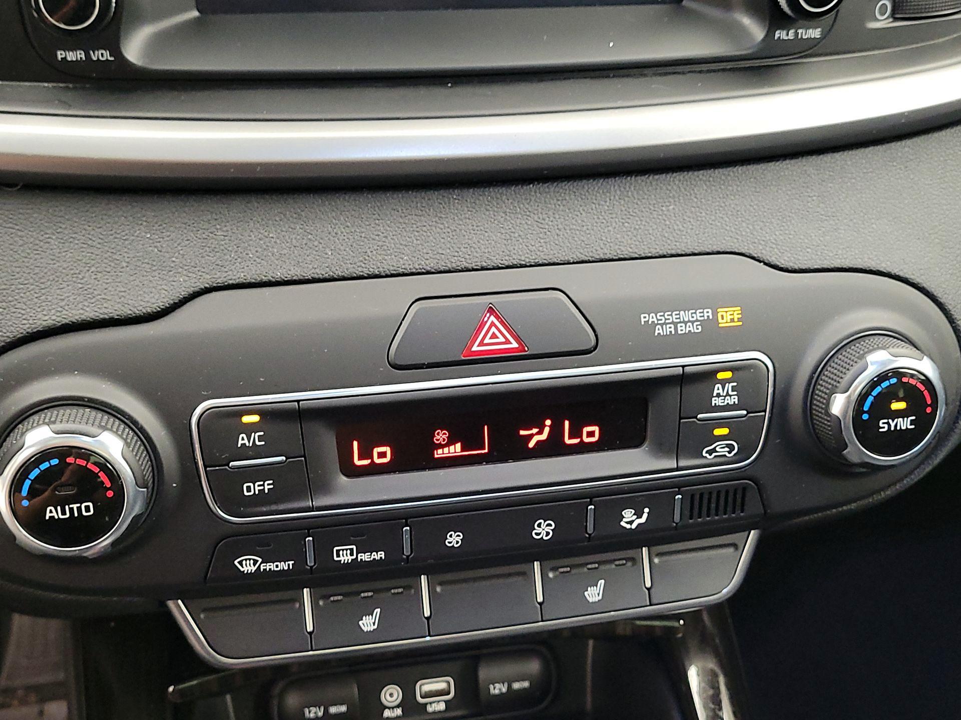 Thumbnail: 2019 Kia Sorento - 16