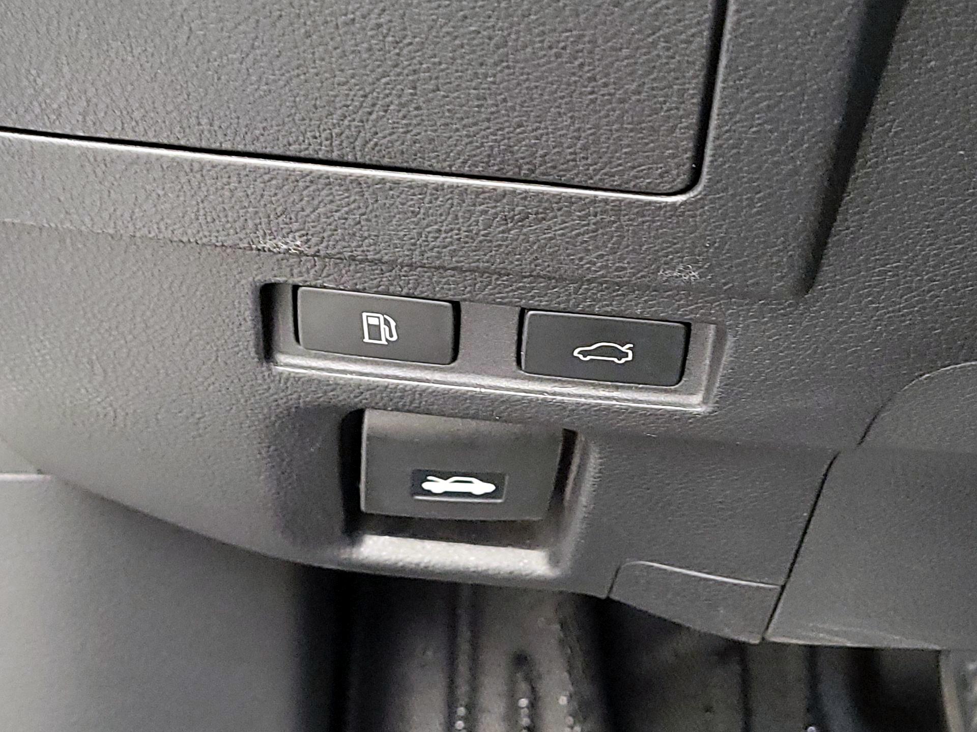 Thumbnail: 2019 Lexus ES - 13