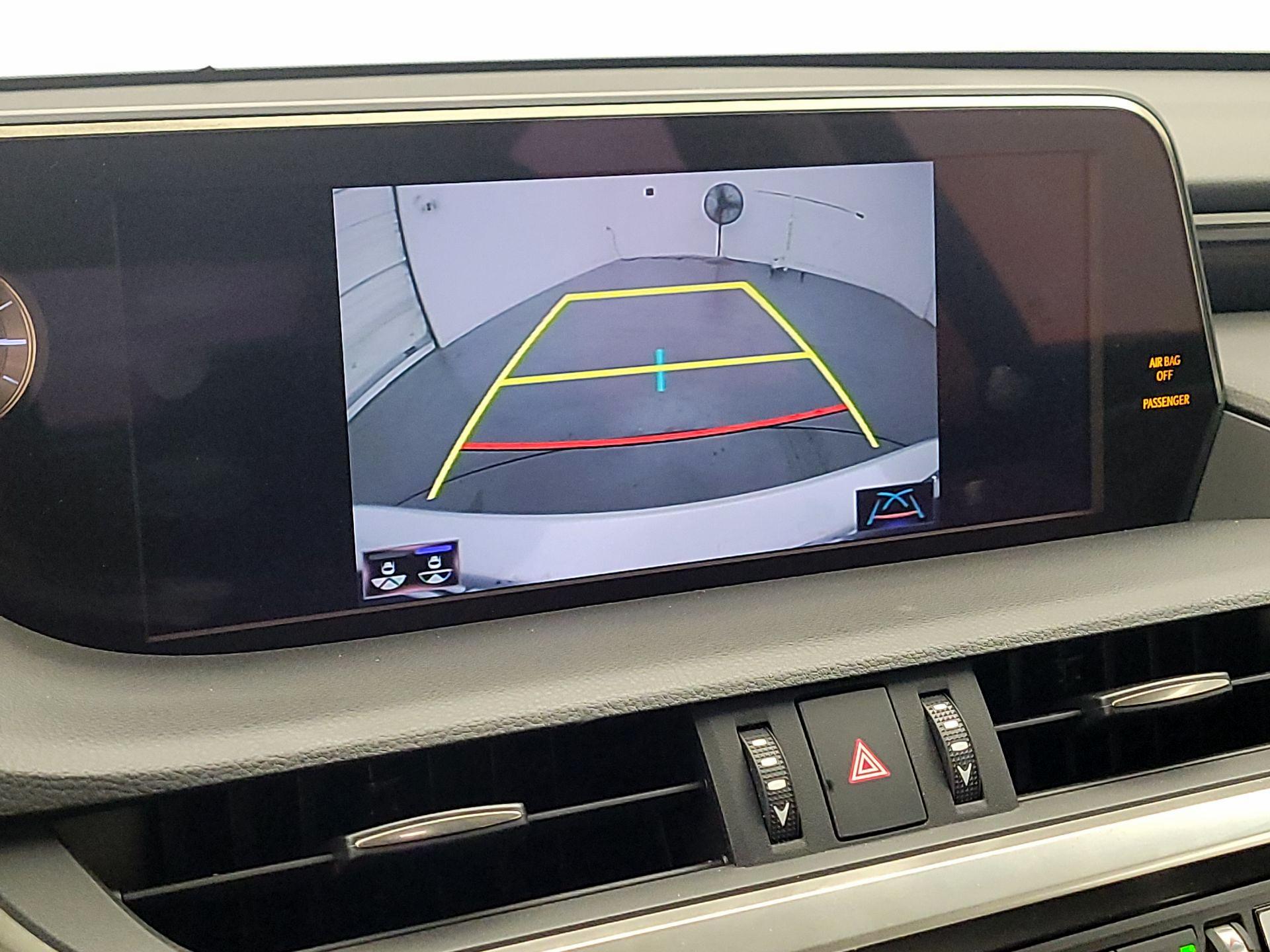 Thumbnail: 2019 Lexus ES - 14