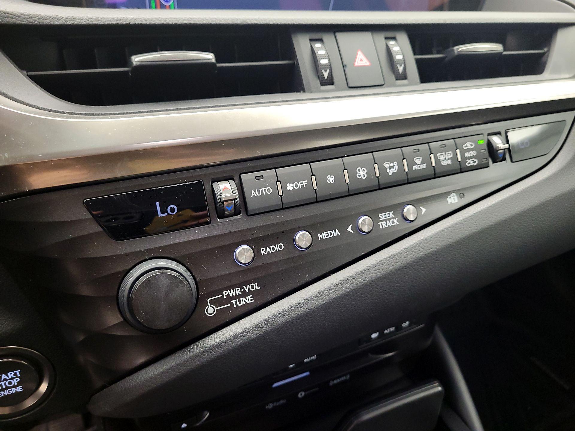 Thumbnail: 2019 Lexus ES - 16