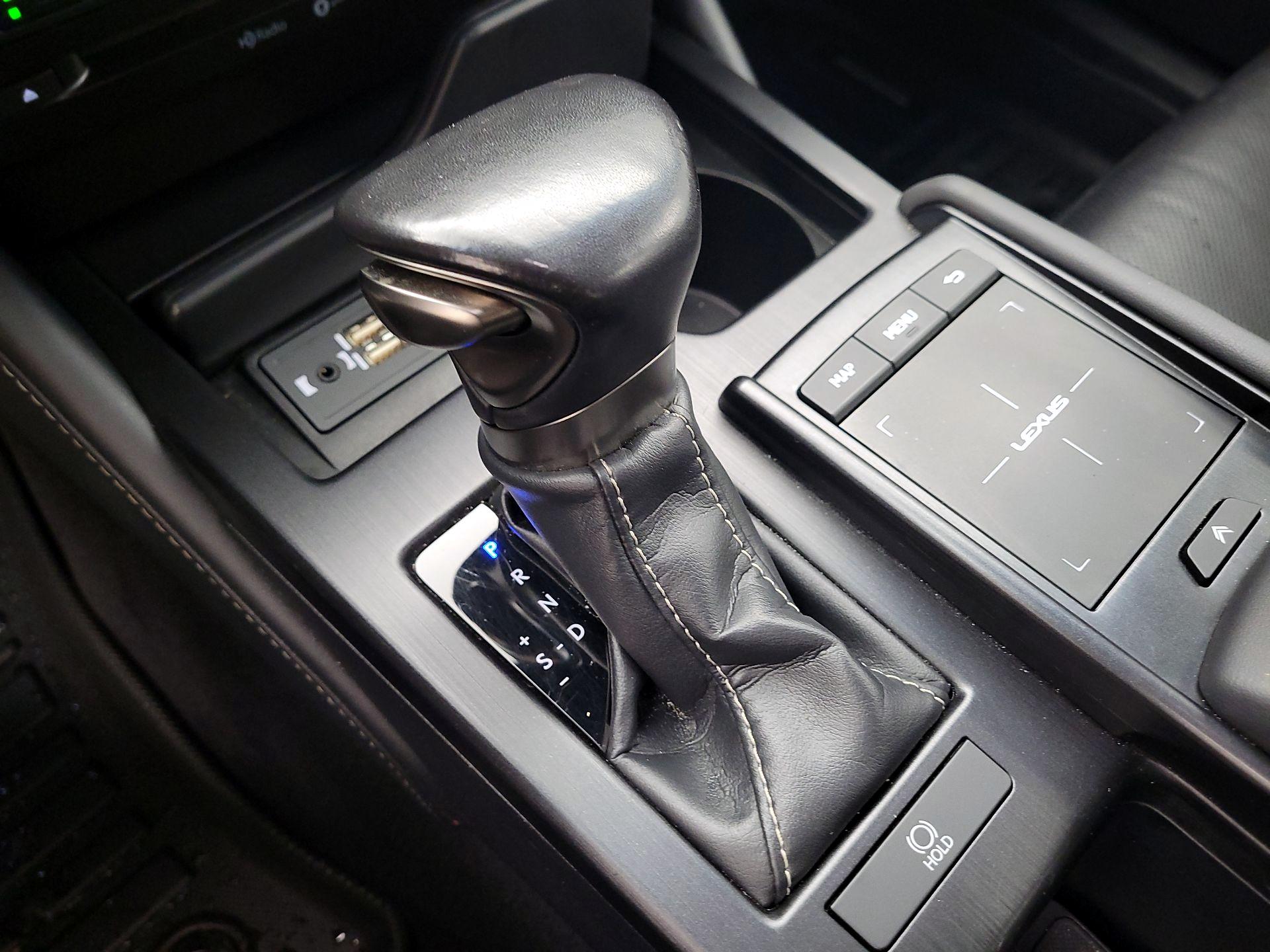 Thumbnail: 2019 Lexus ES - 17