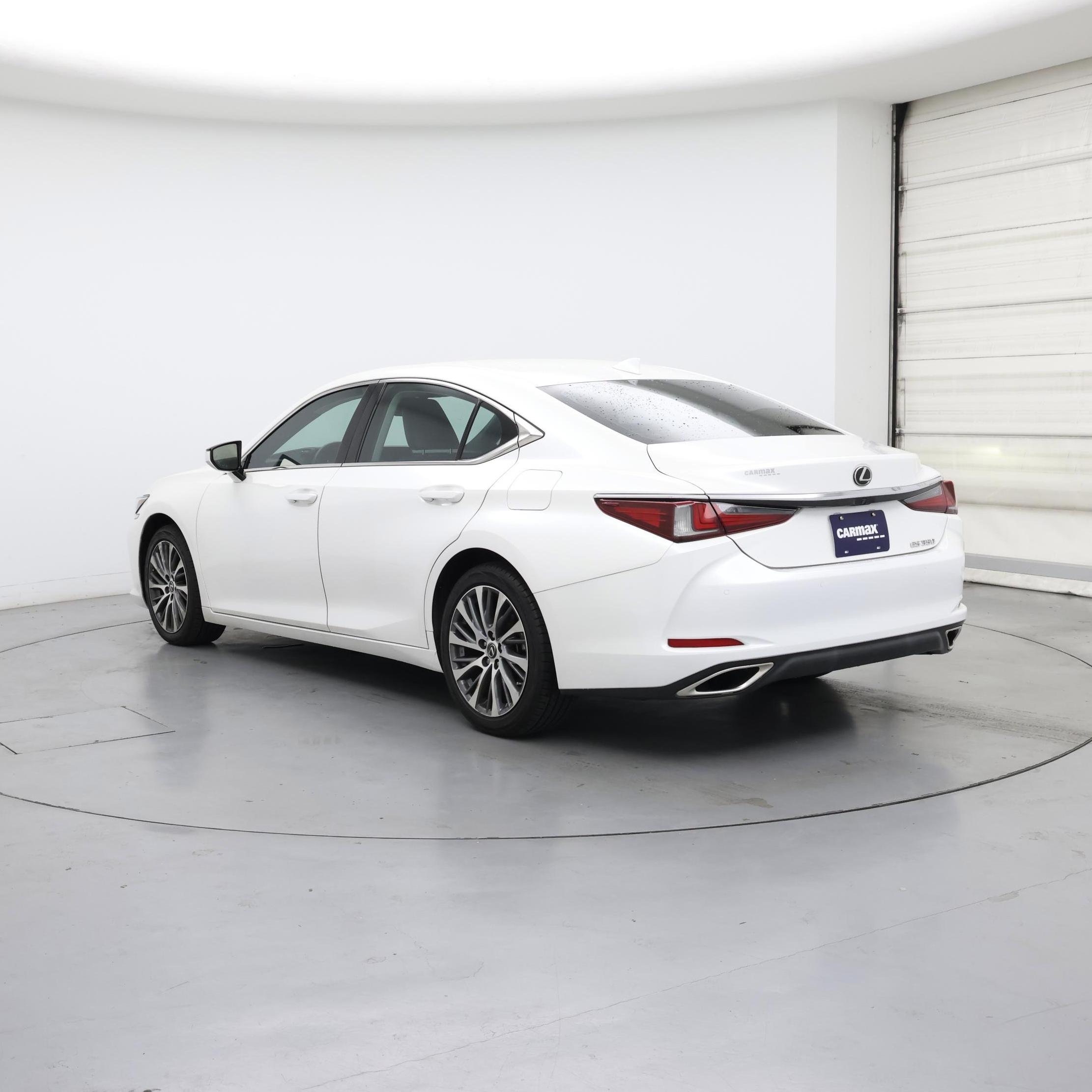 Thumbnail: 2019 Lexus ES - 2