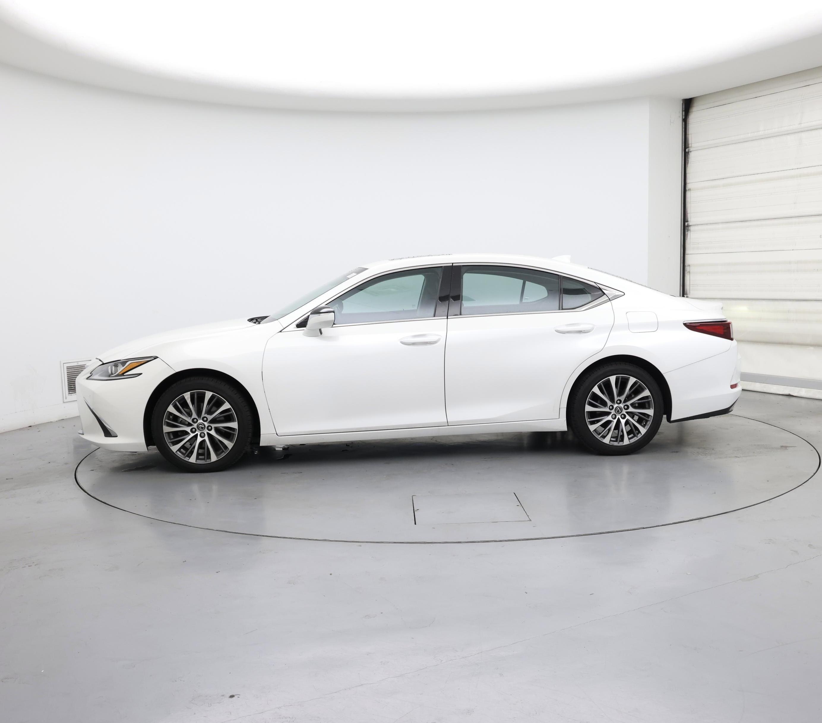 Thumbnail: 2019 Lexus ES - 3