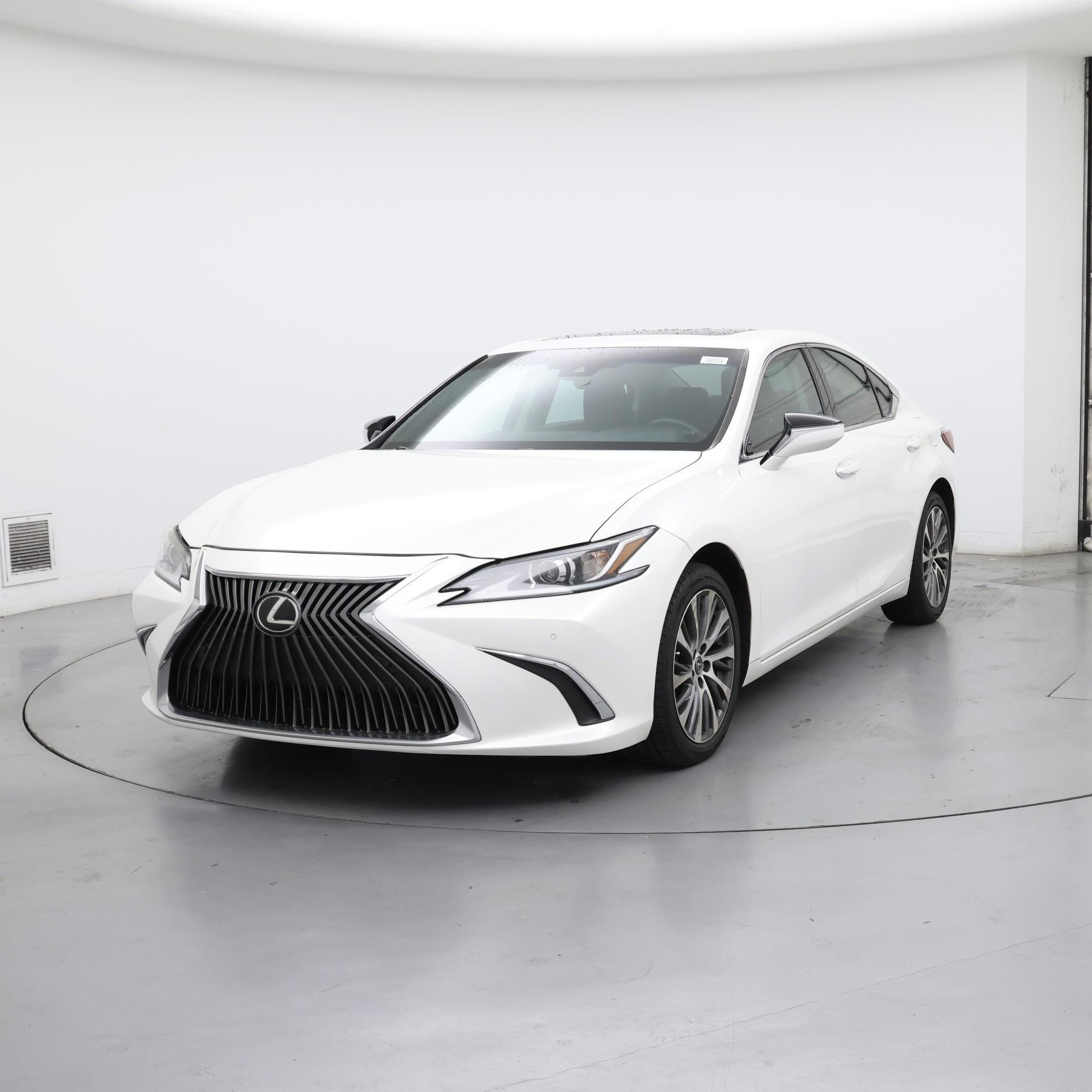 Thumbnail: 2019 Lexus ES - 4