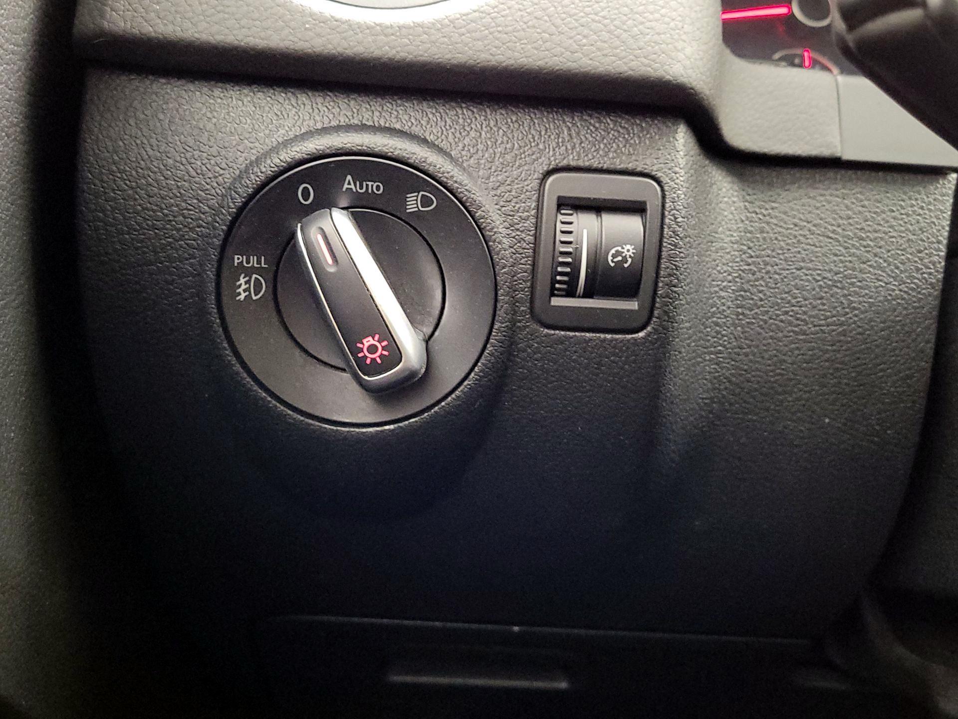 Thumbnail: 2017 Volkswagen Tiguan - 13