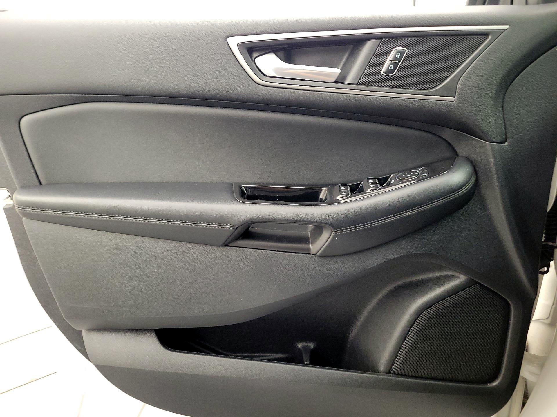Thumbnail: 2016 Ford Edge - 12