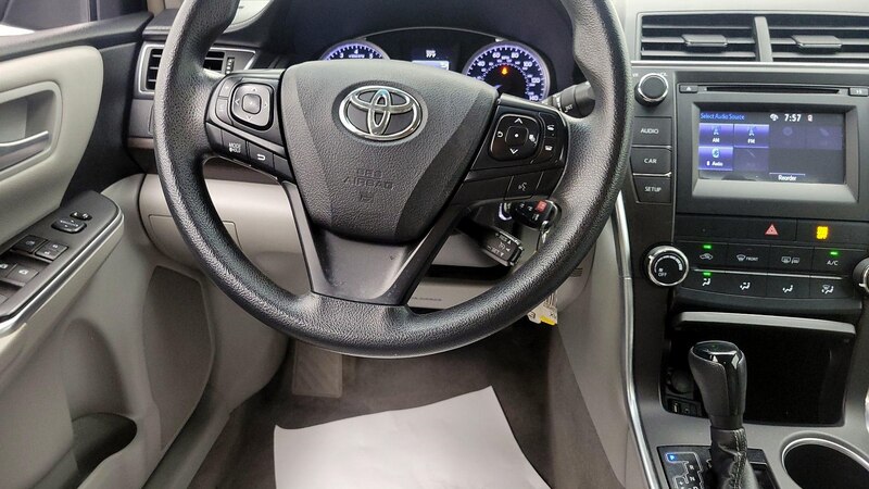 2017 Toyota Camry SE 10