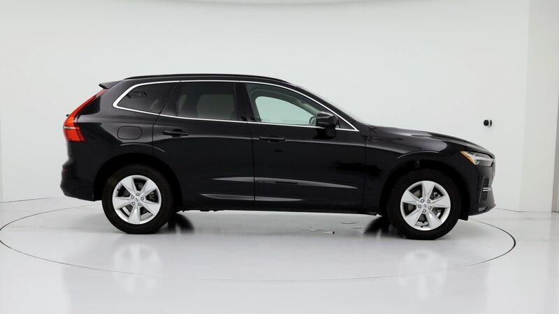 2022 Volvo XC60 B5 Momentum 7