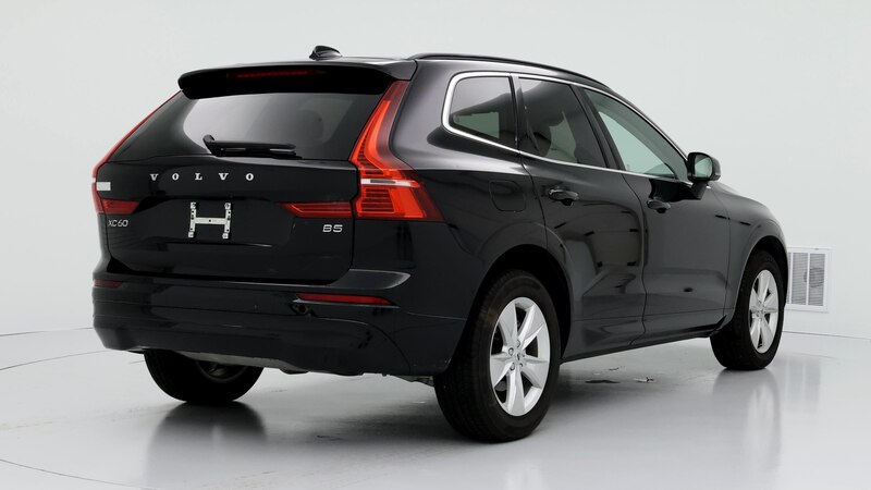 2022 Volvo XC60 B5 Momentum 8