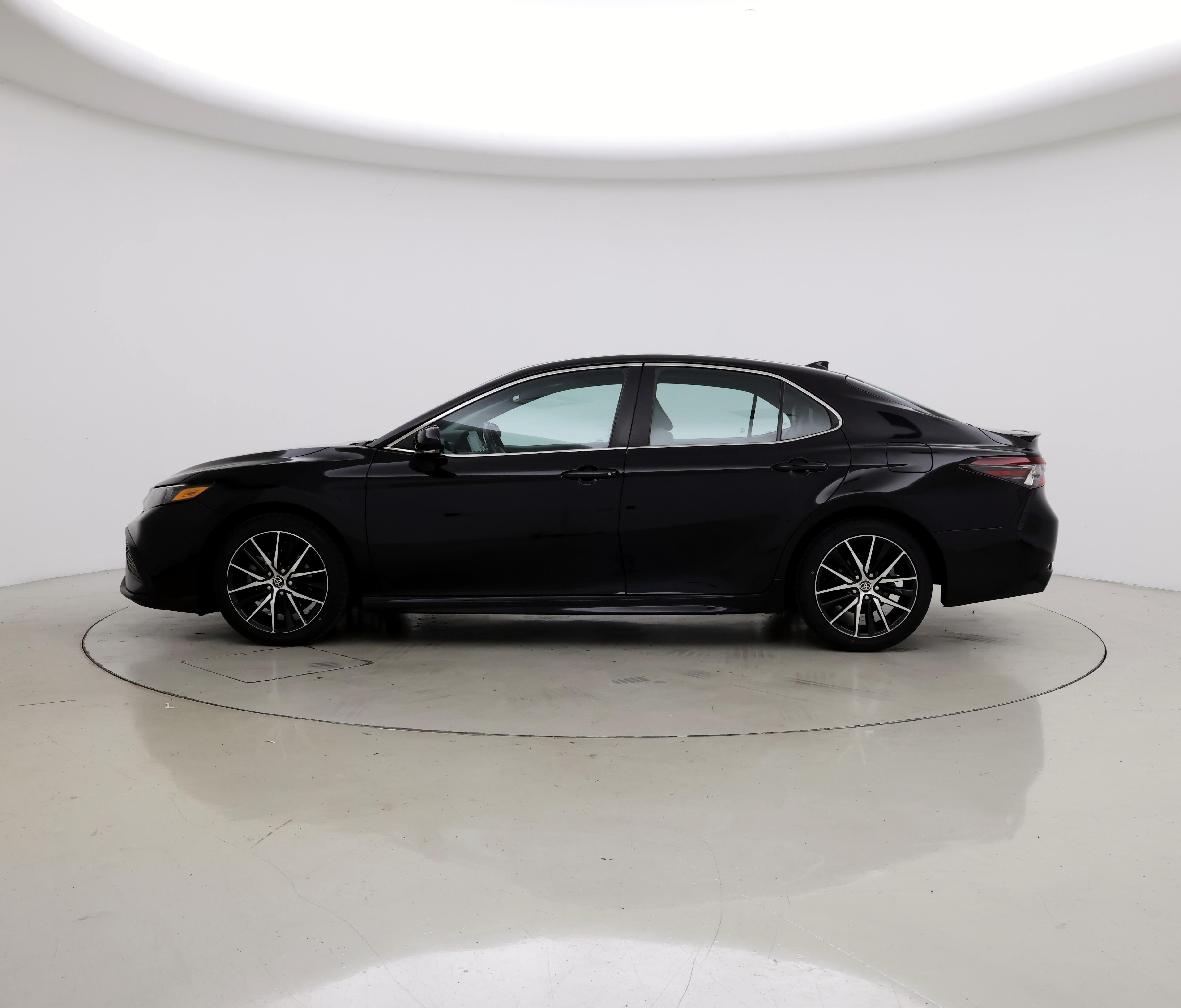 Thumbnail: 2022 Toyota Camry - 3