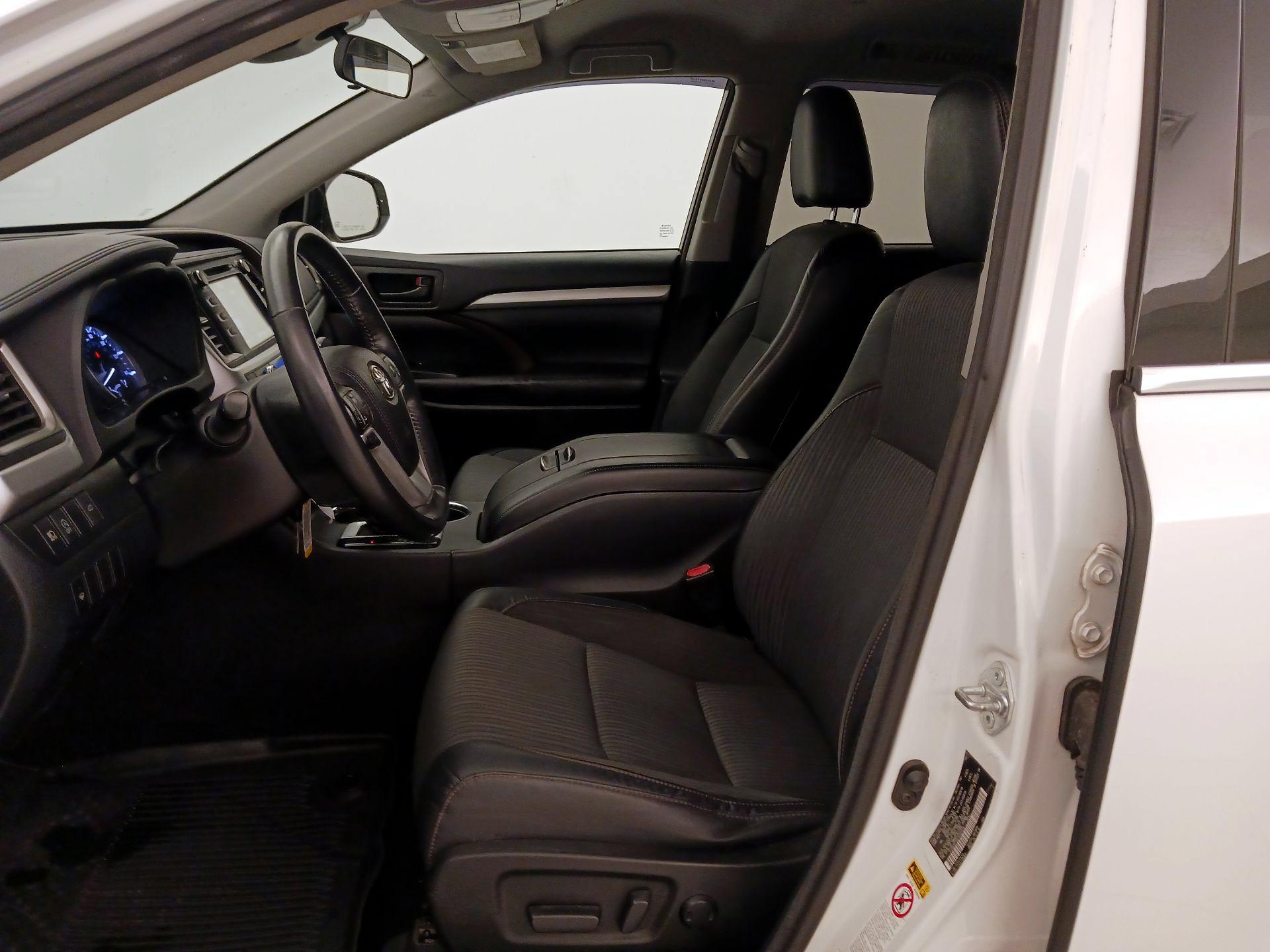 Thumbnail: 2018 Toyota Highlander - 11