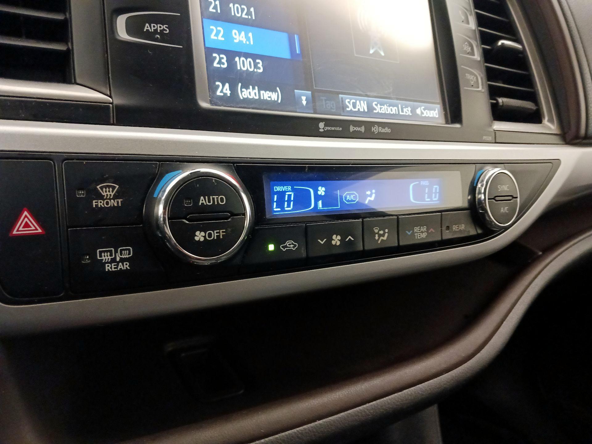 Thumbnail: 2018 Toyota Highlander - 16