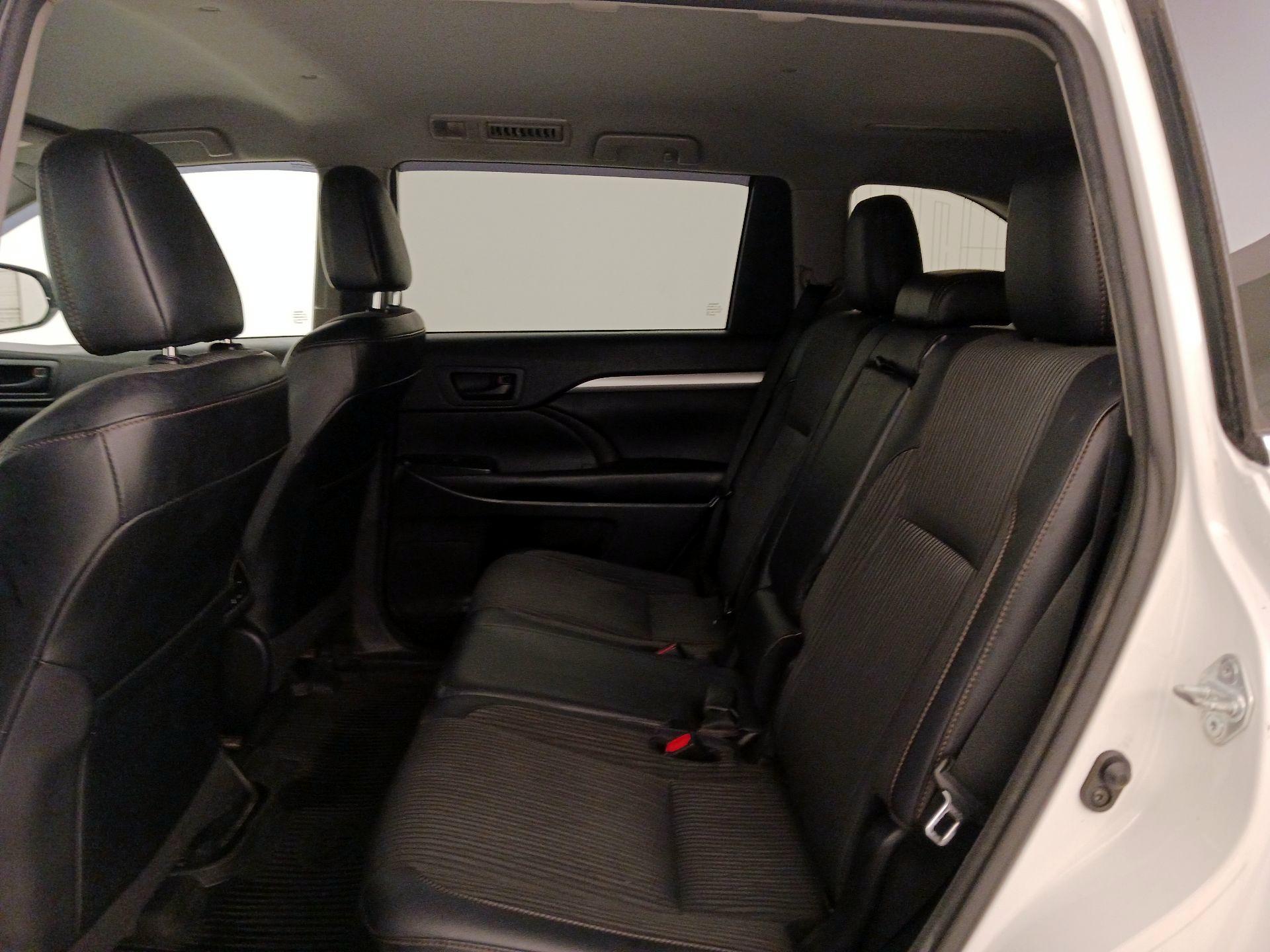 Thumbnail: 2018 Toyota Highlander - 19