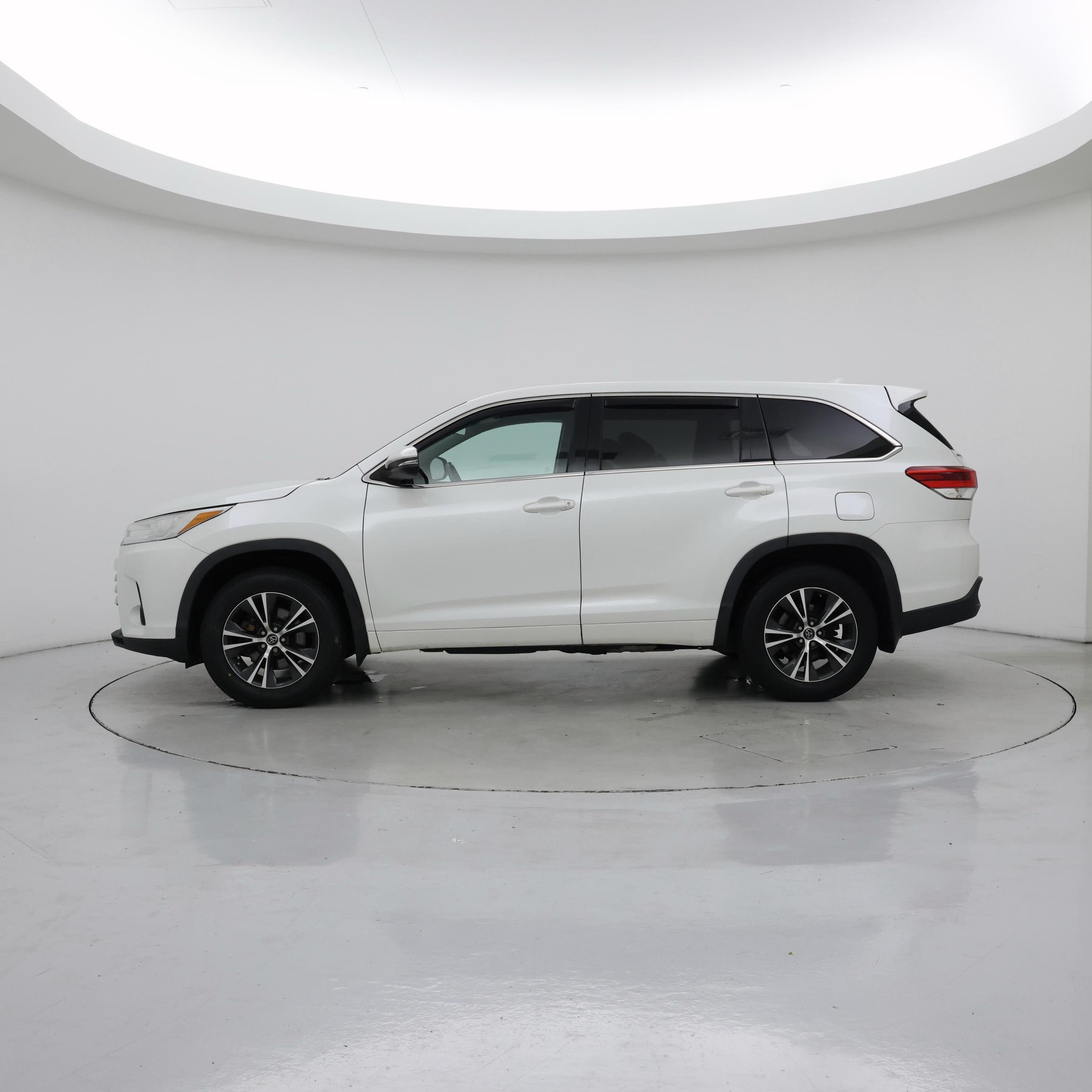 Thumbnail: 2018 Toyota Highlander - 3