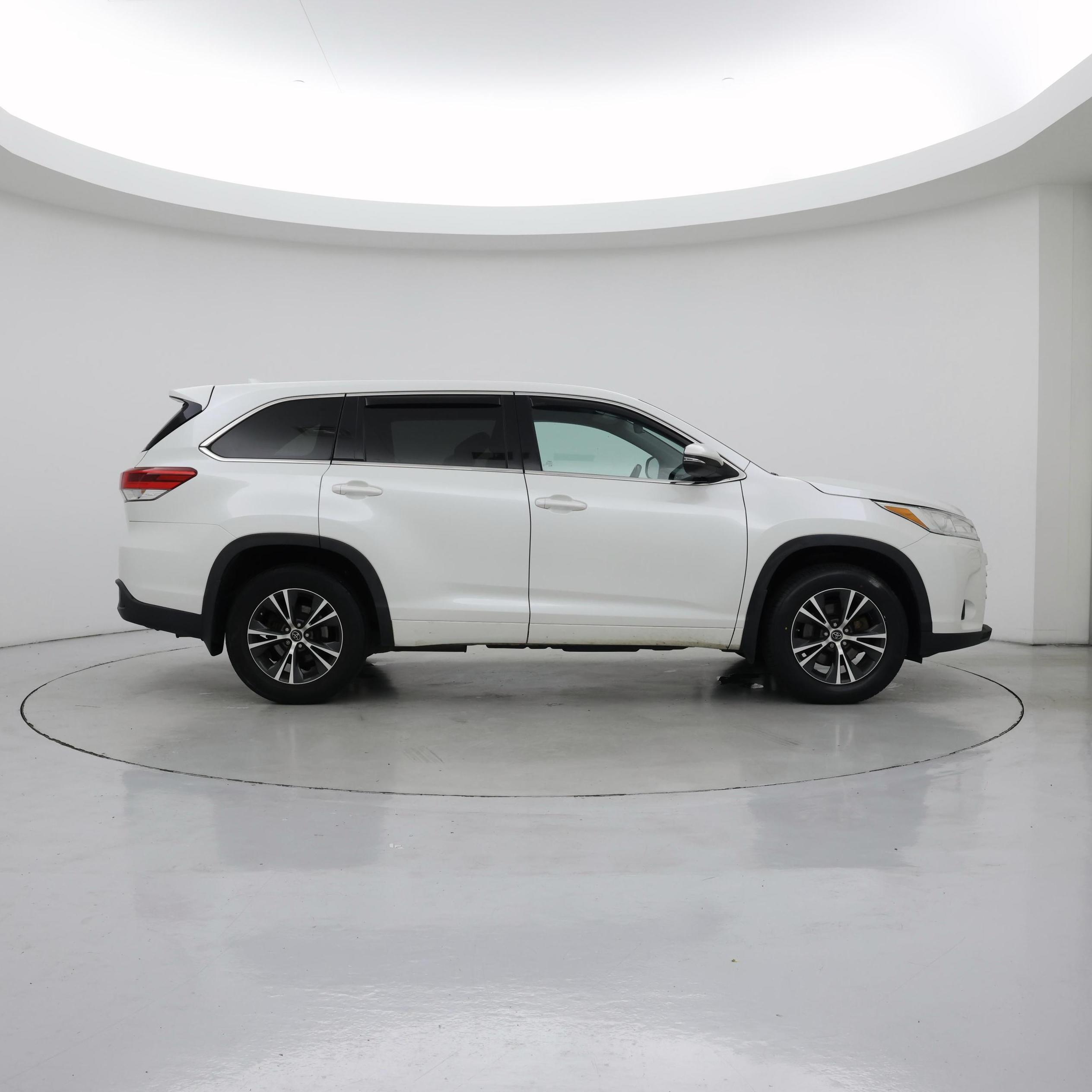 Thumbnail: 2018 Toyota Highlander - 7