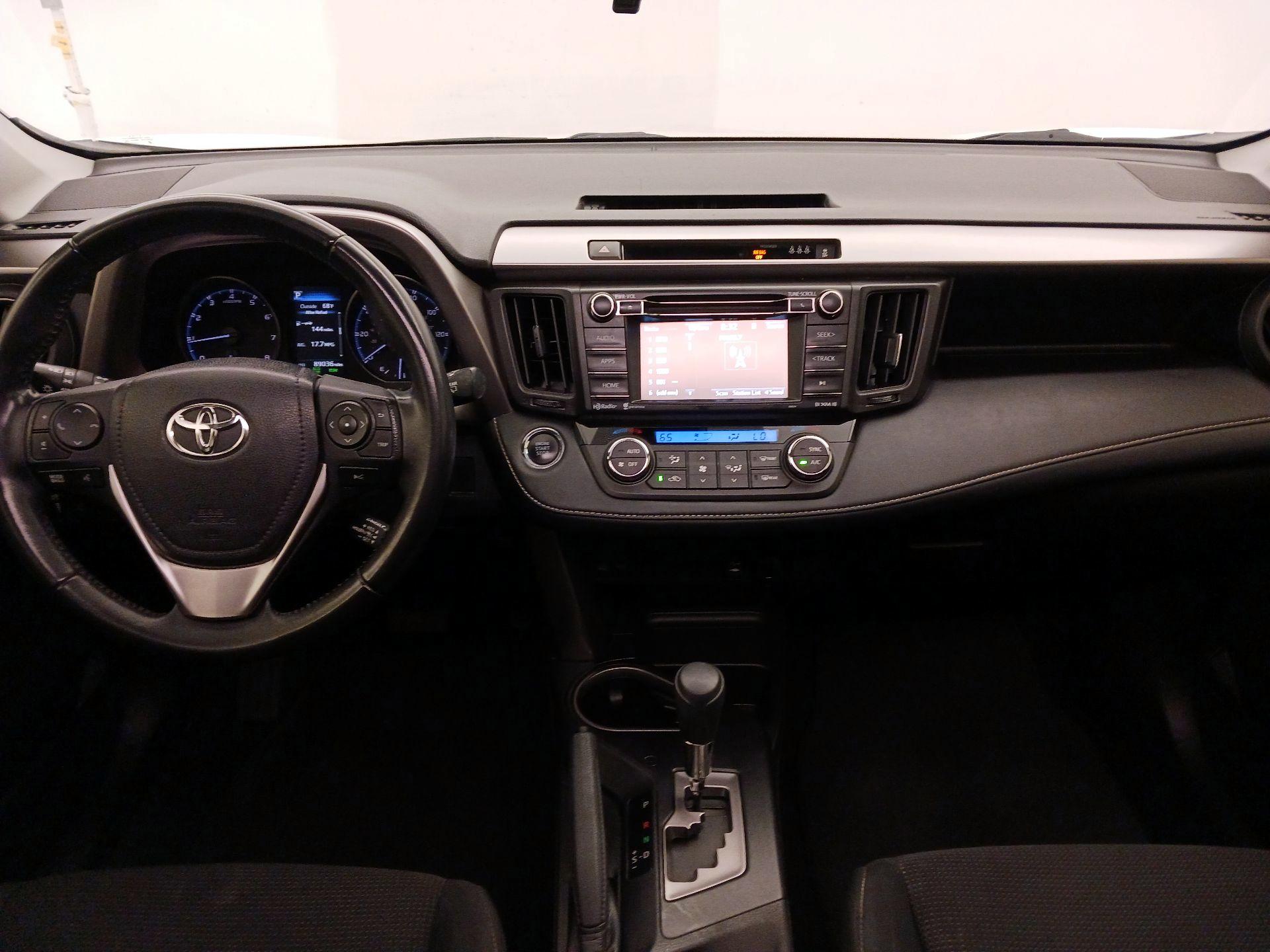 Thumbnail: 2018 Toyota RAV4 - 9