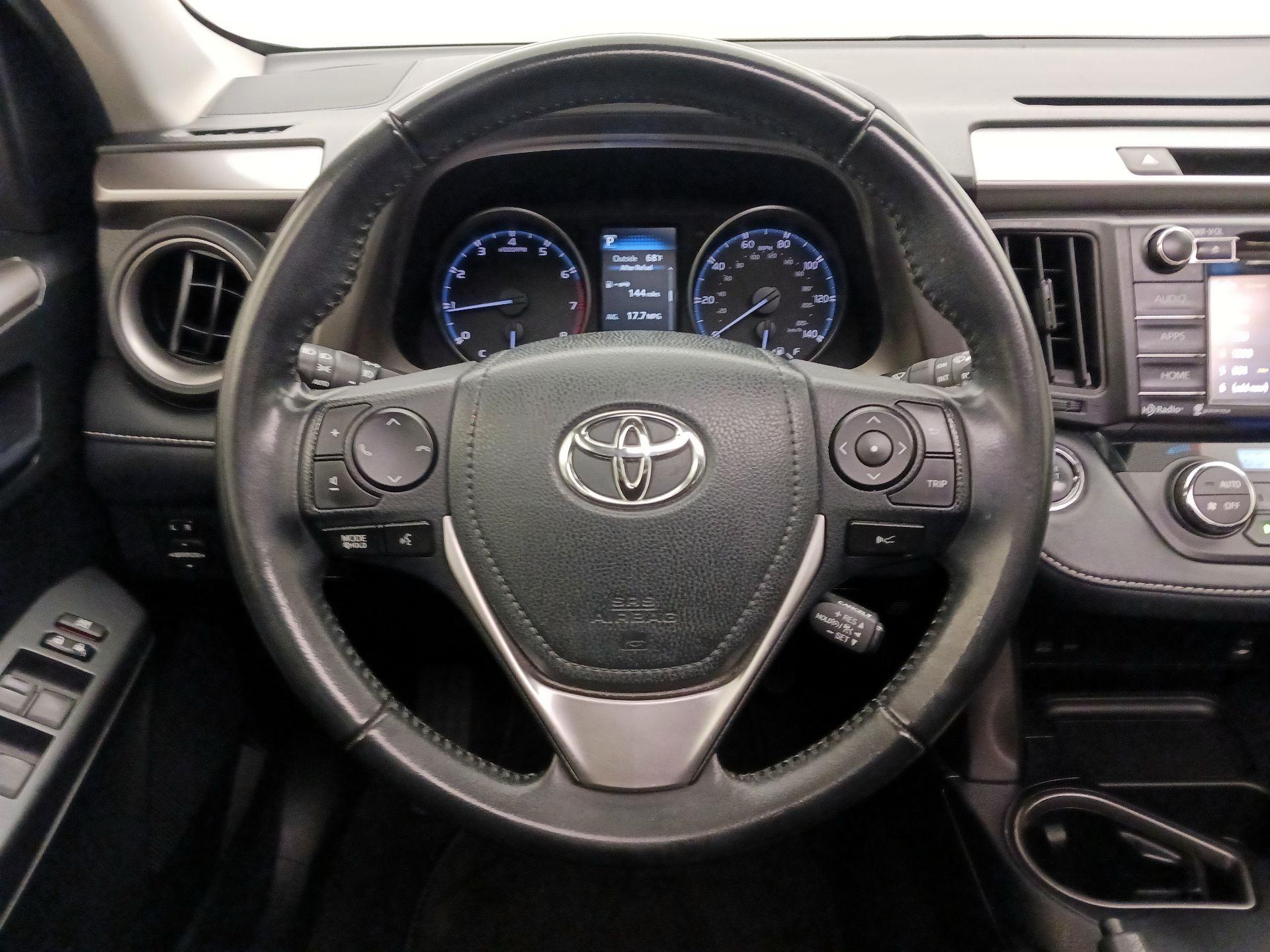 Thumbnail: 2018 Toyota RAV4 - 10