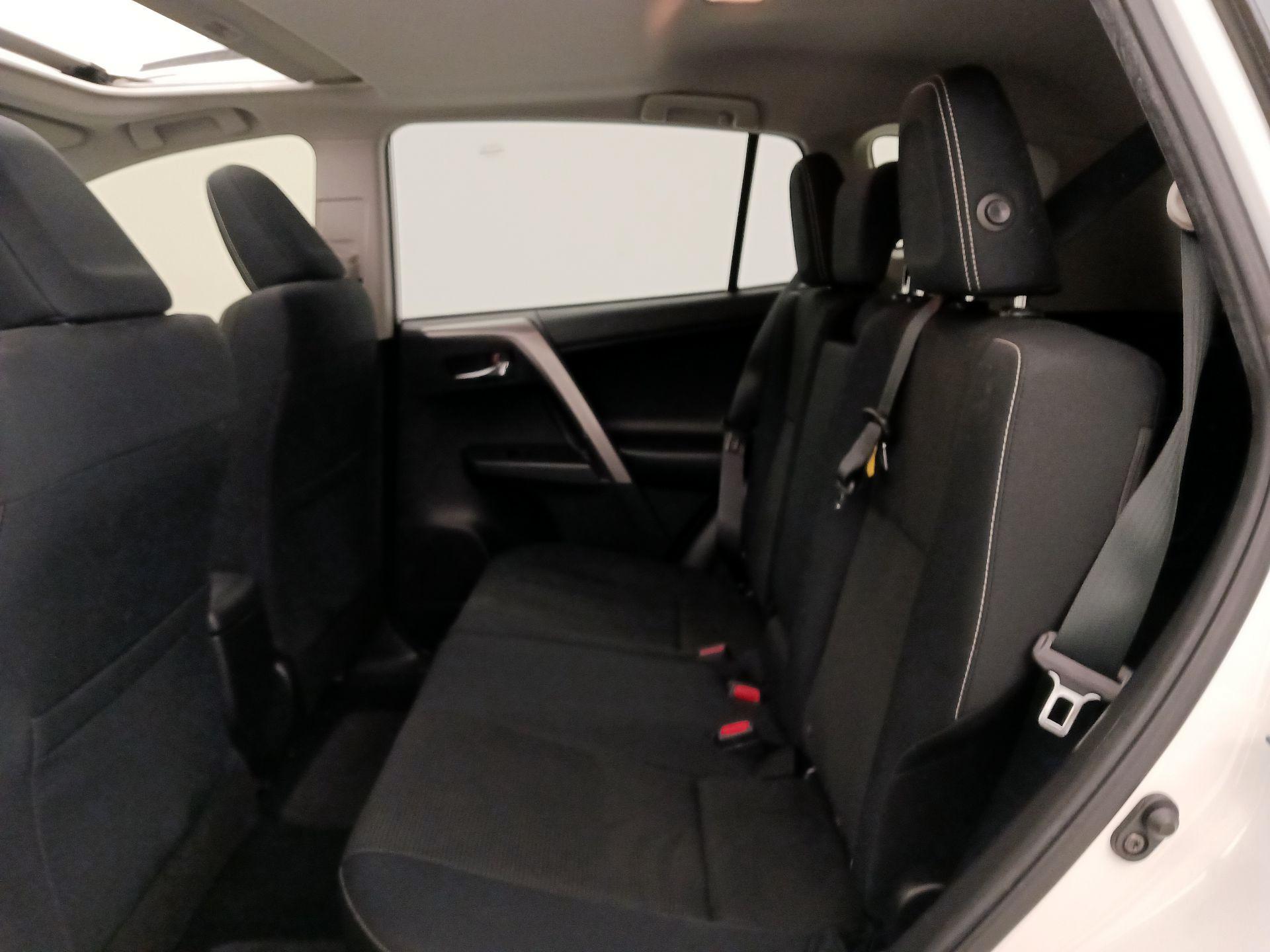 Thumbnail: 2018 Toyota RAV4 - 20