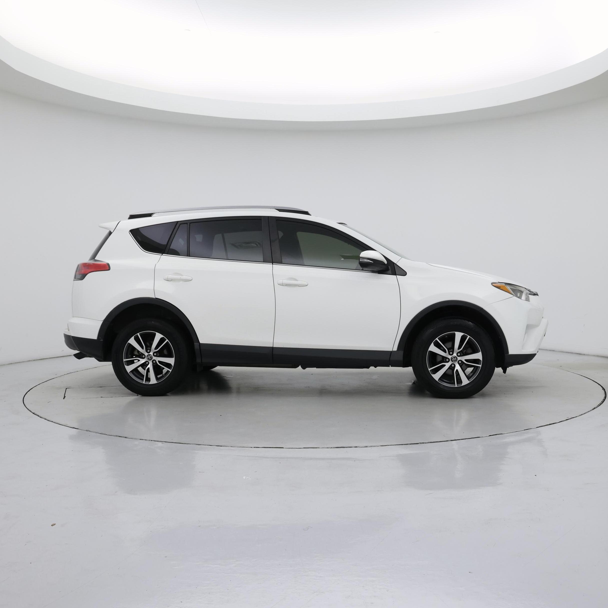 Thumbnail: 2018 Toyota RAV4 - 7