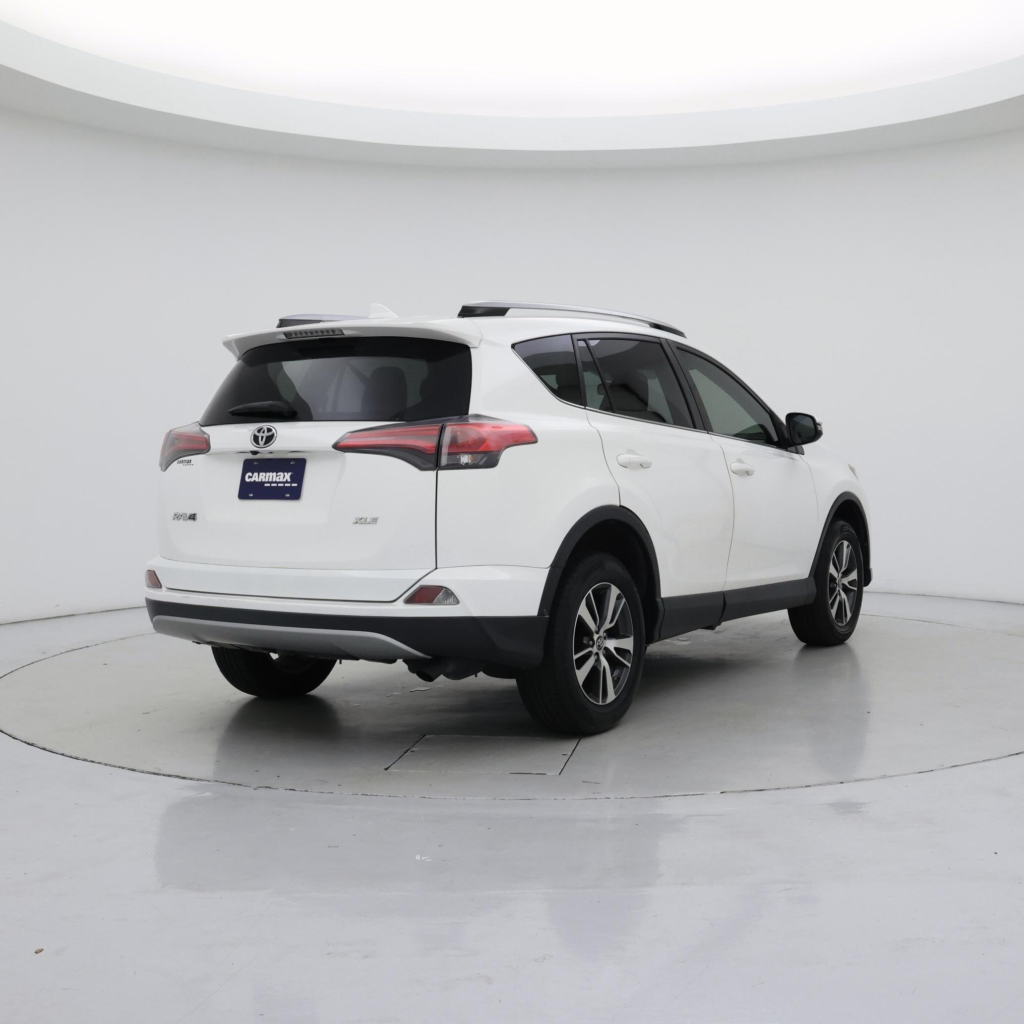 Thumbnail: 2018 Toyota RAV4 - 8