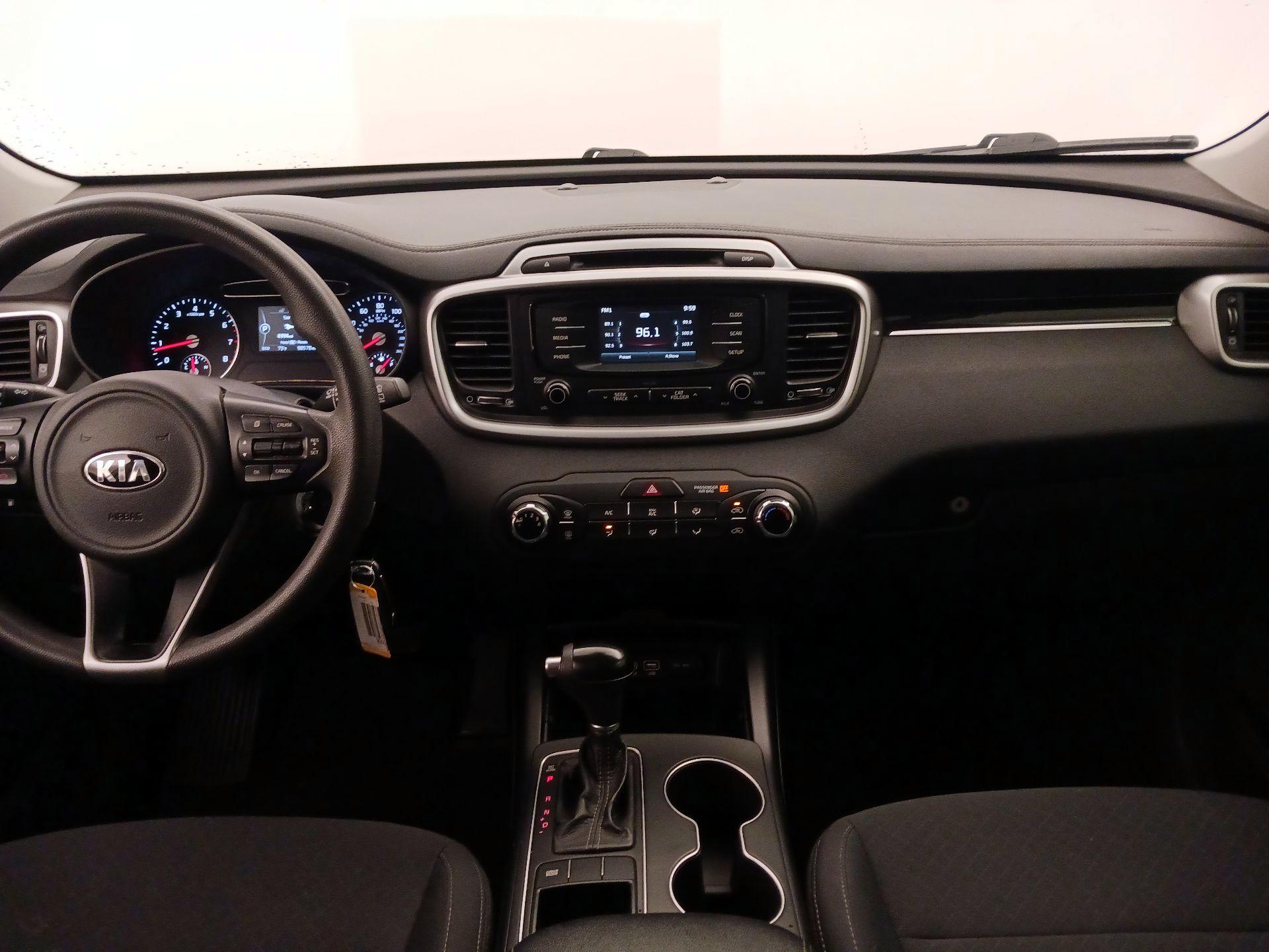 Thumbnail: 2017 Kia Sorento - 9