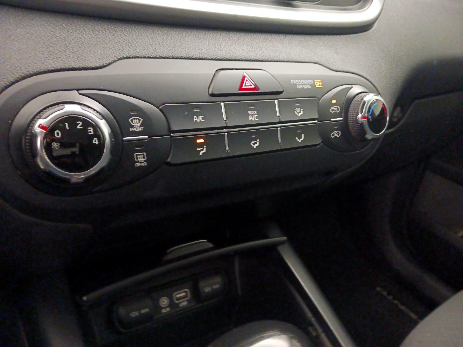 Thumbnail: 2017 Kia Sorento - 16