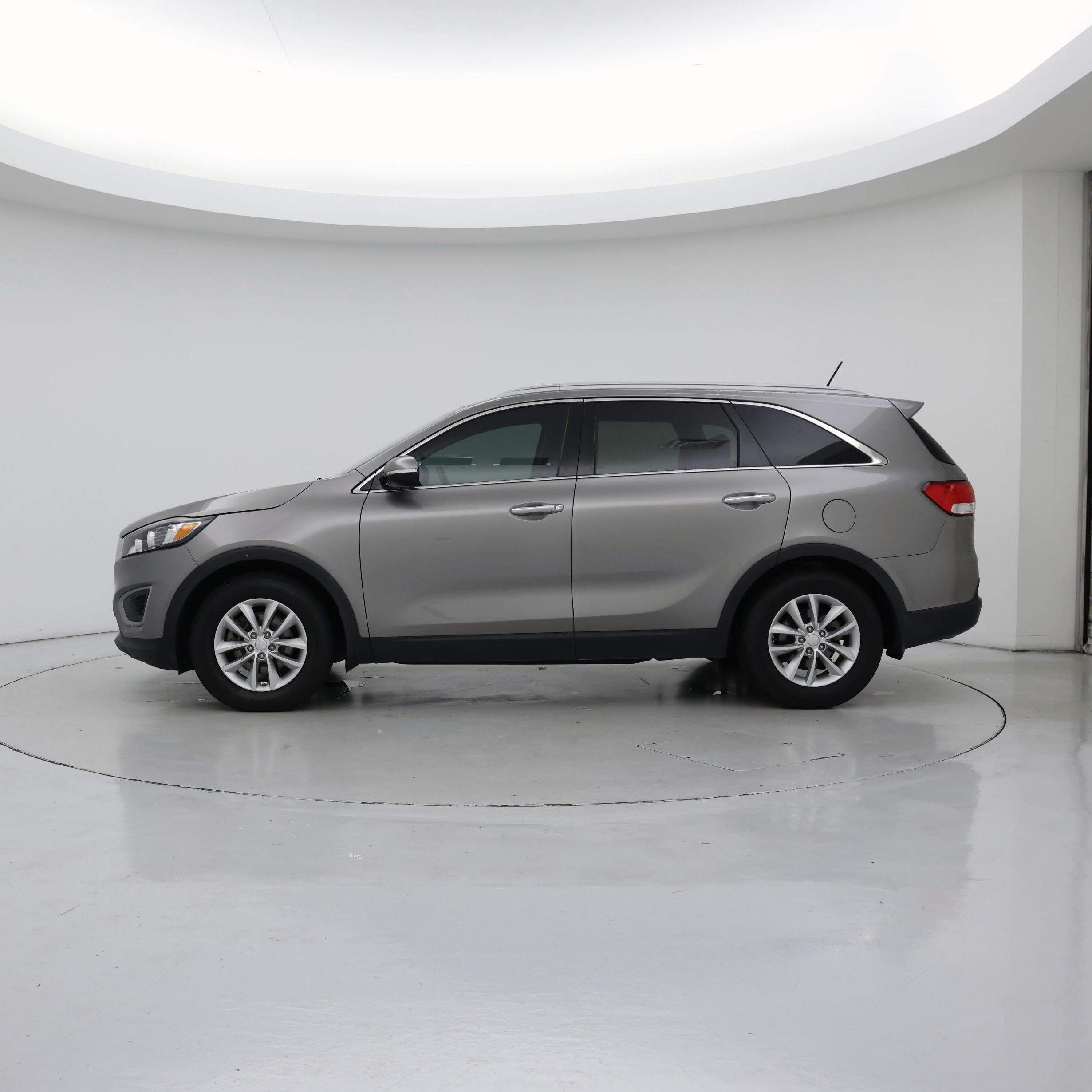 Thumbnail: 2017 Kia Sorento - 3