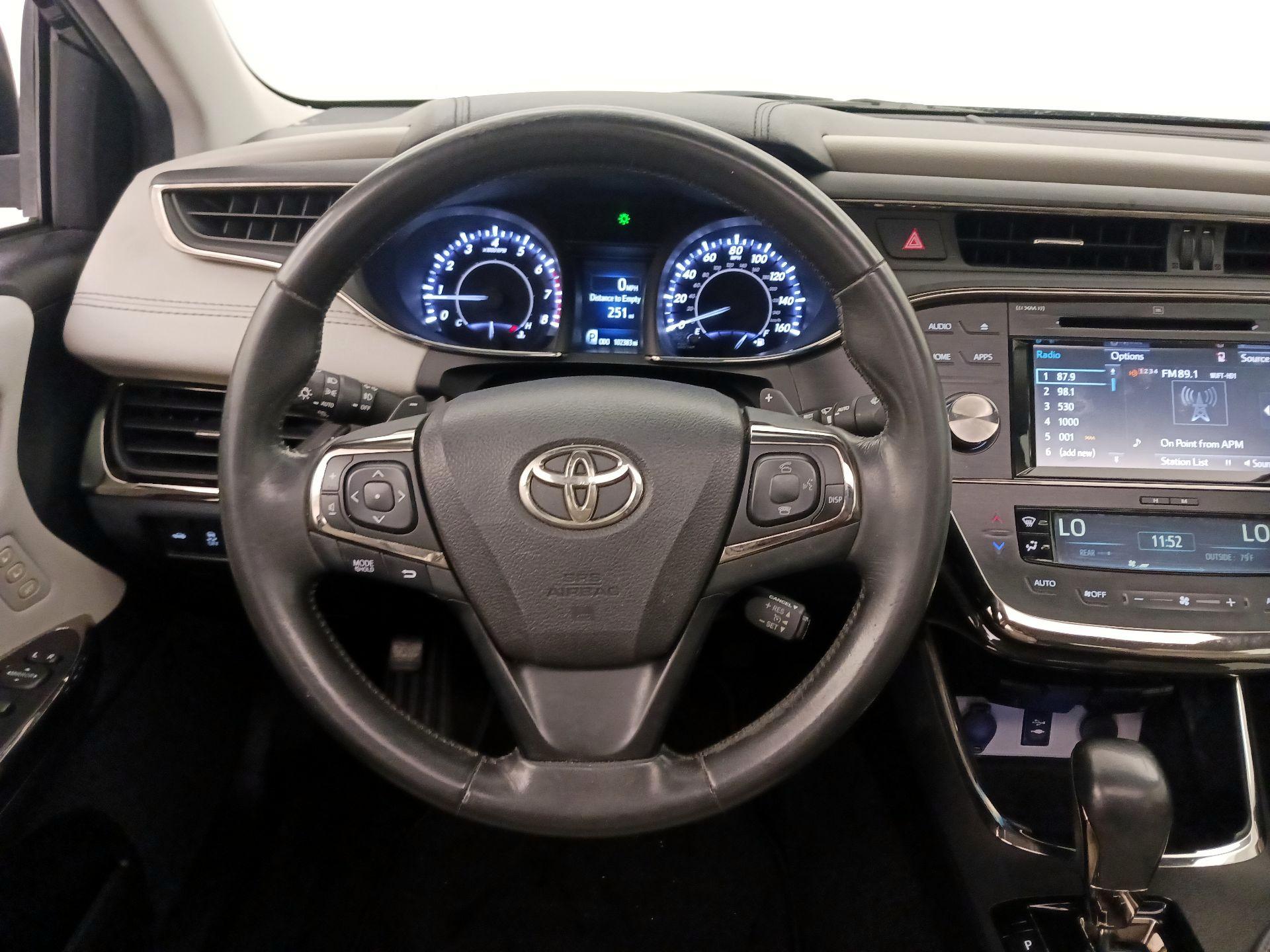 Thumbnail: 2015 Toyota Avalon - 10