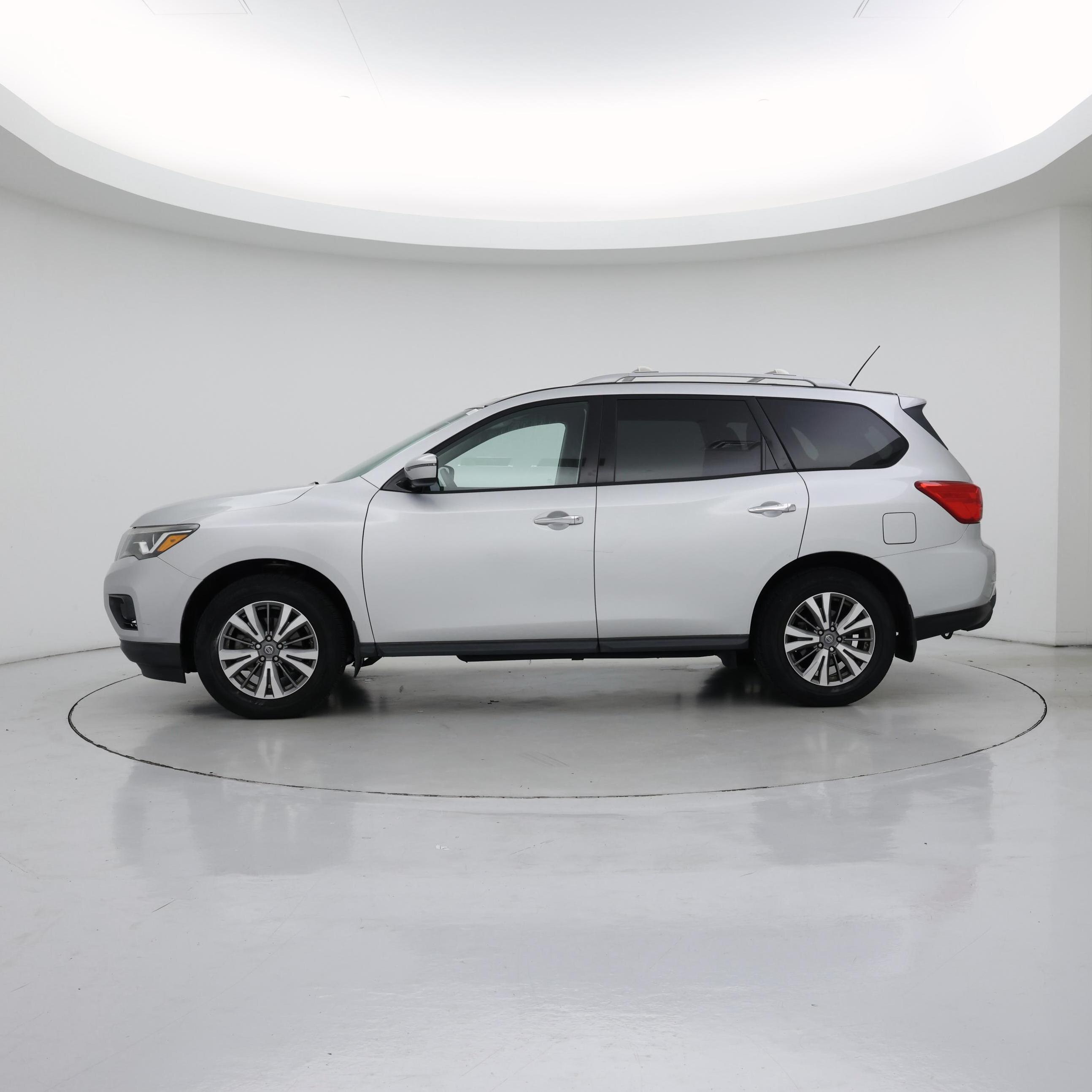 Thumbnail: 2018 Nissan Pathfinder - 3