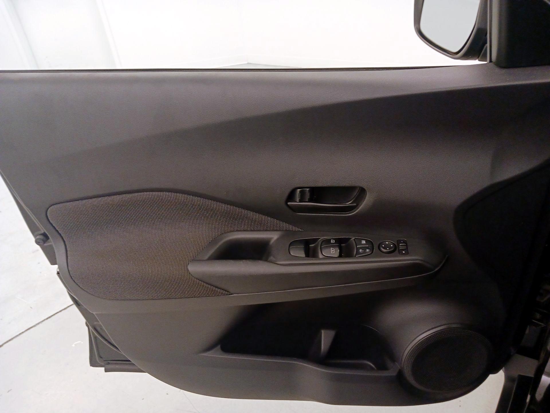 Thumbnail: 2019 Nissan Kicks - 12