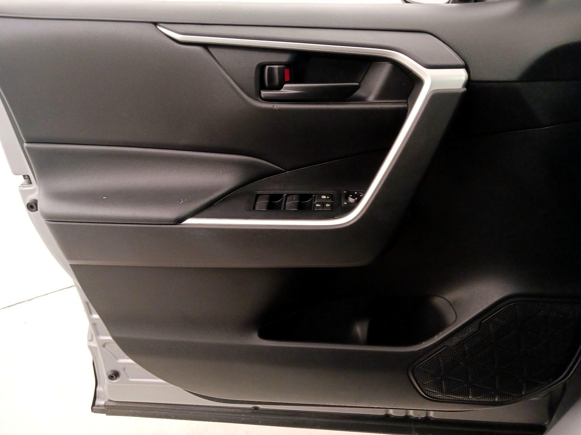 Thumbnail: 2022 Toyota RAV4 - 12