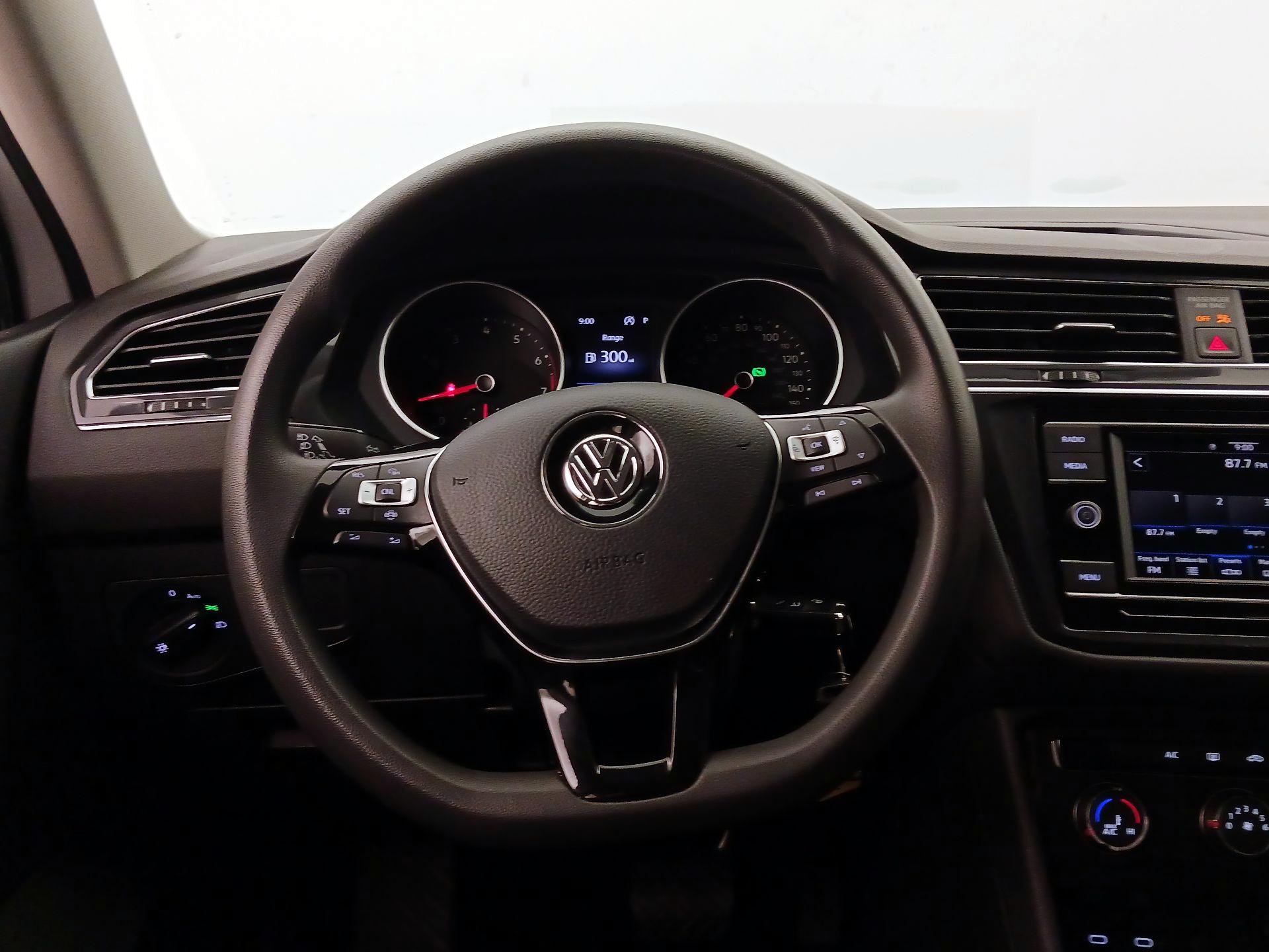 Thumbnail: 2021 Volkswagen Tiguan - 10