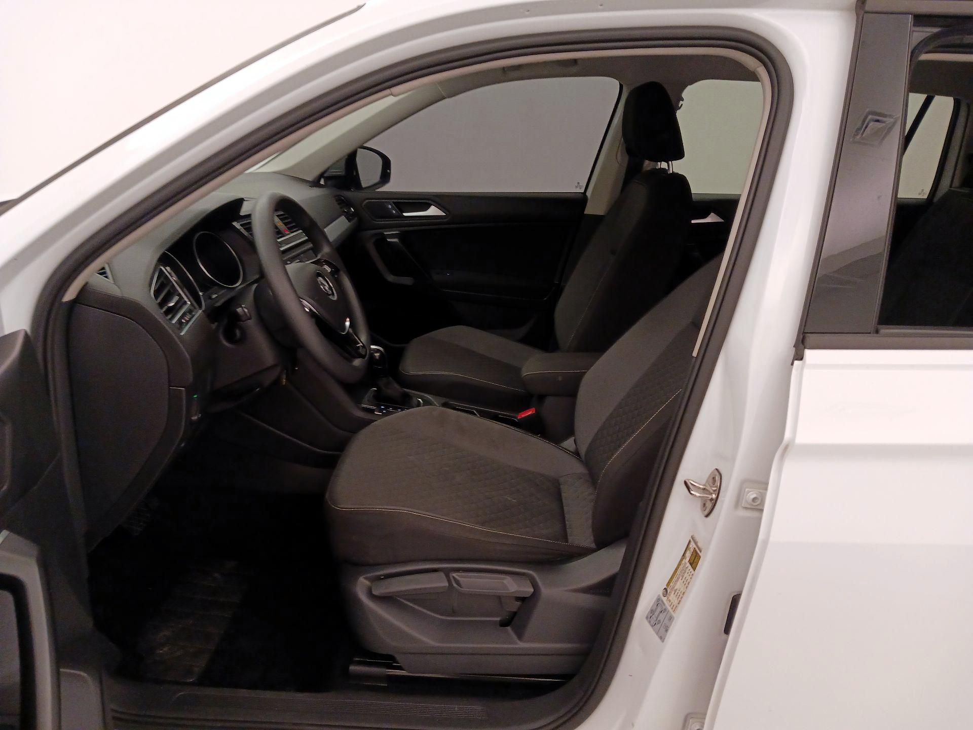 Thumbnail: 2021 Volkswagen Tiguan - 11