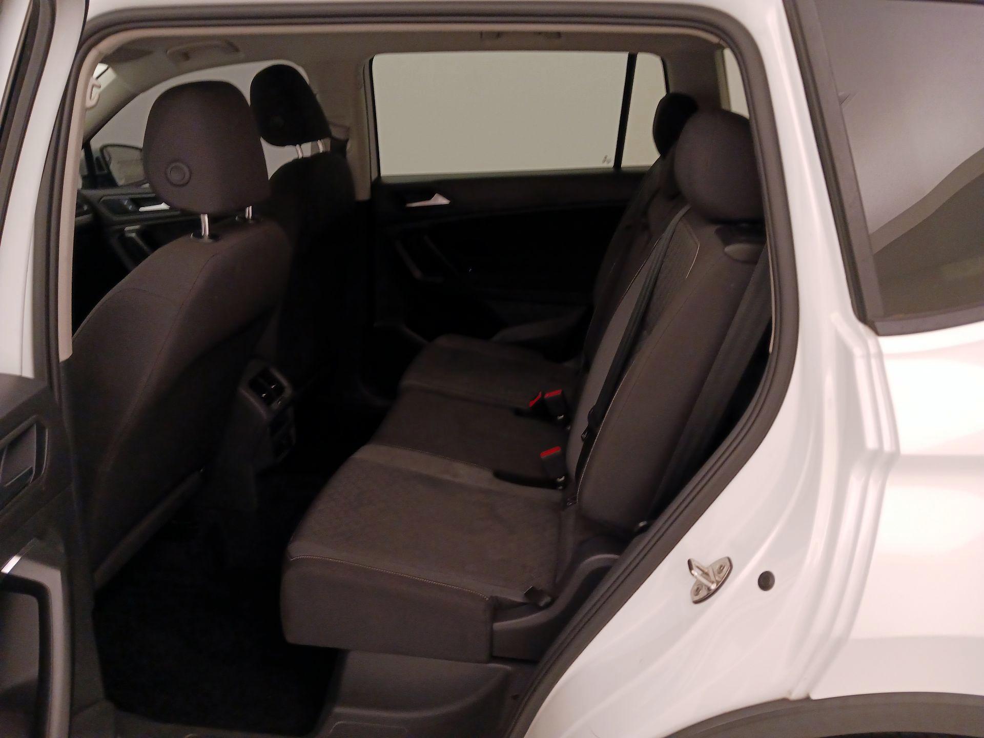 Thumbnail: 2021 Volkswagen Tiguan - 19
