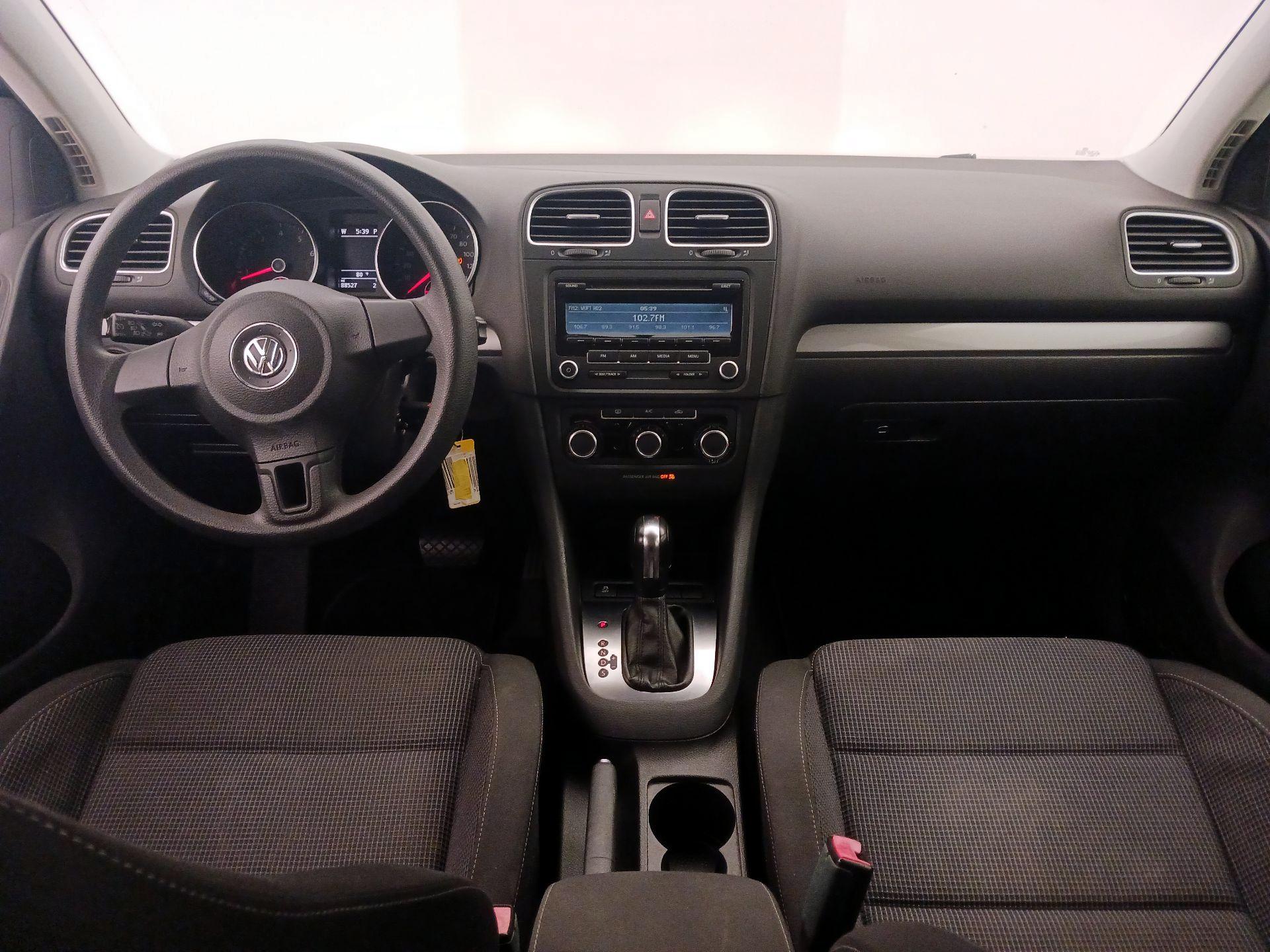 Thumbnail: 2013 Volkswagen Golf - 9