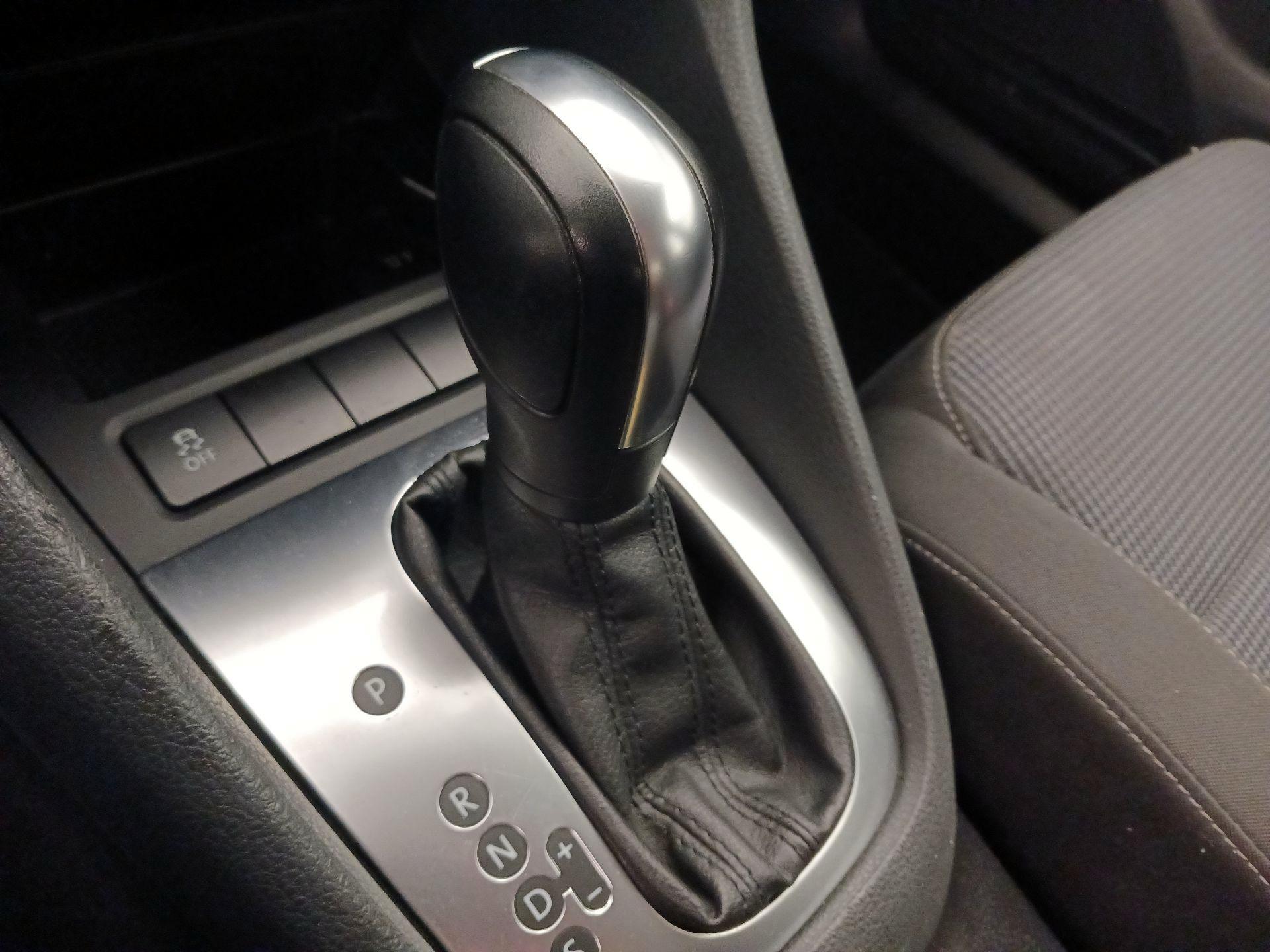 Thumbnail: 2013 Volkswagen Golf - 16