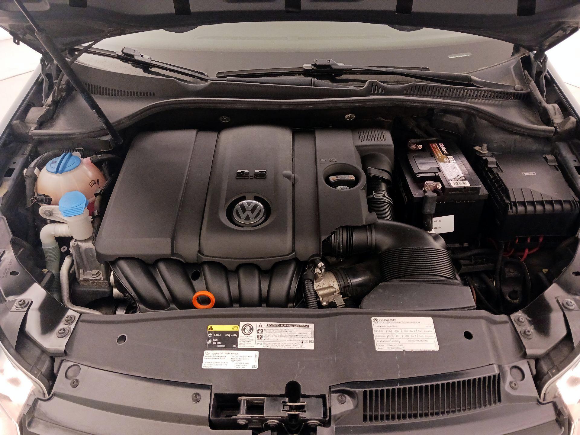 Thumbnail: 2013 Volkswagen Golf - 20