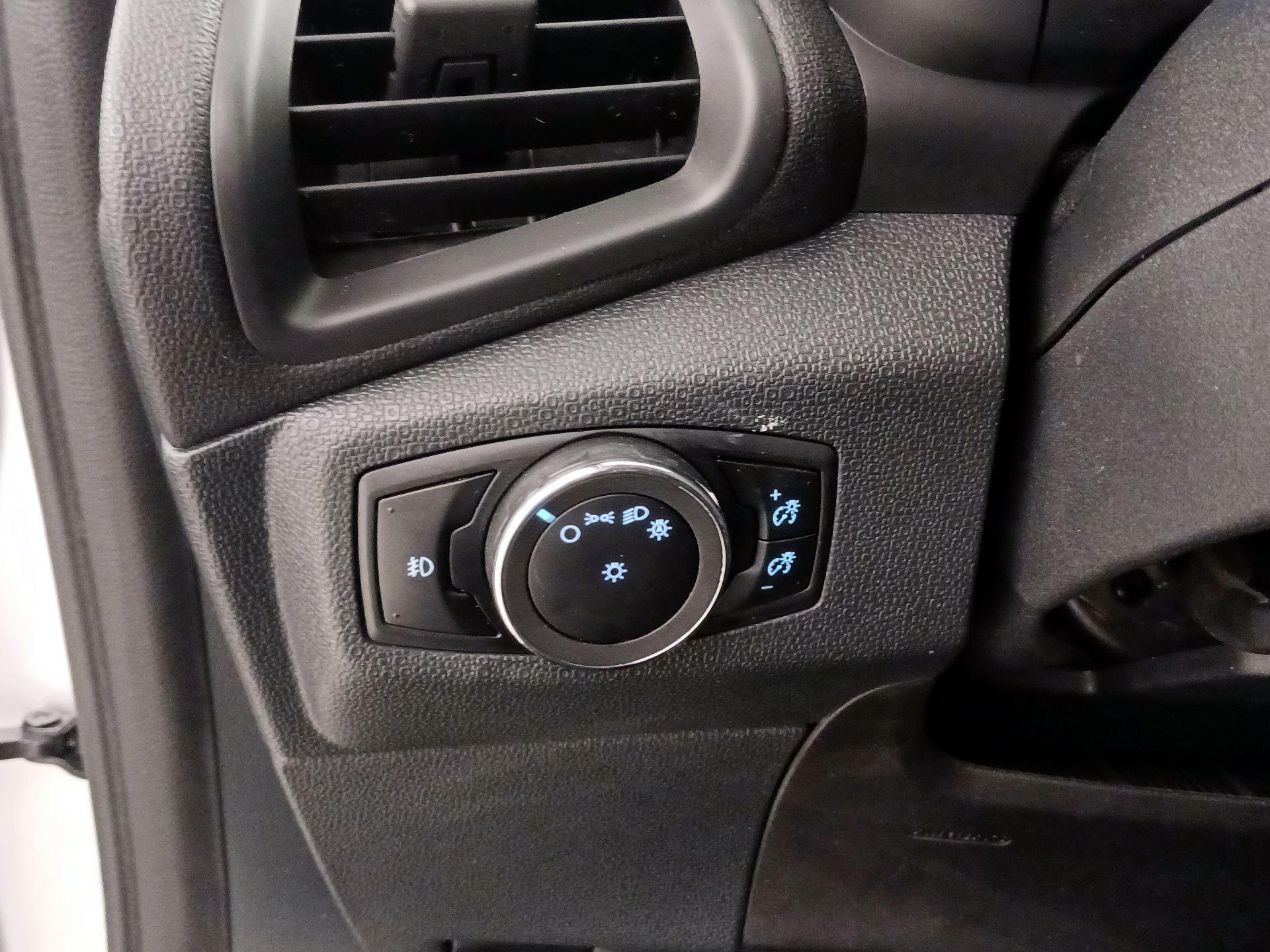 Thumbnail: 2018 Ford EcoSport - 13