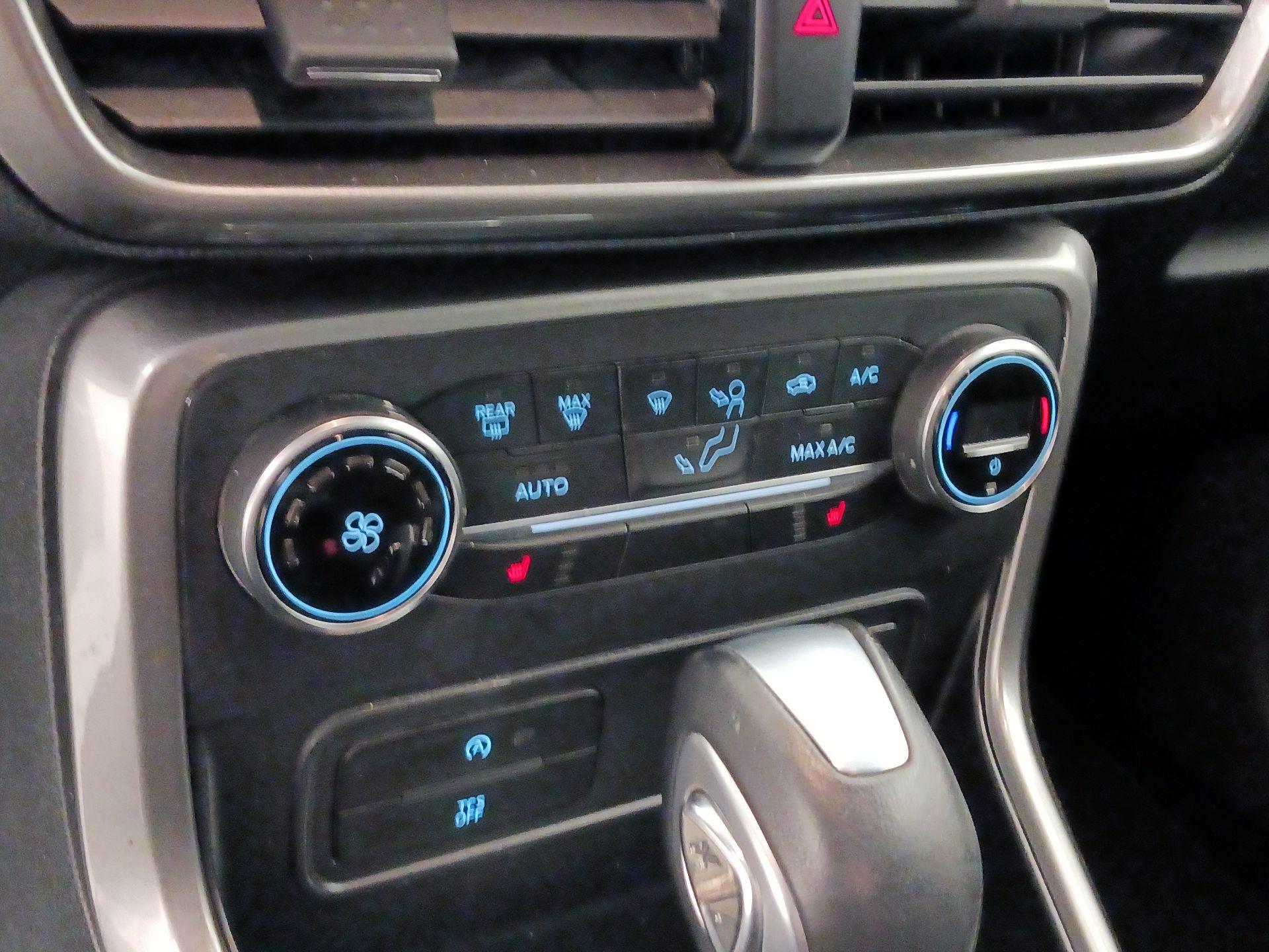 Thumbnail: 2018 Ford EcoSport - 17