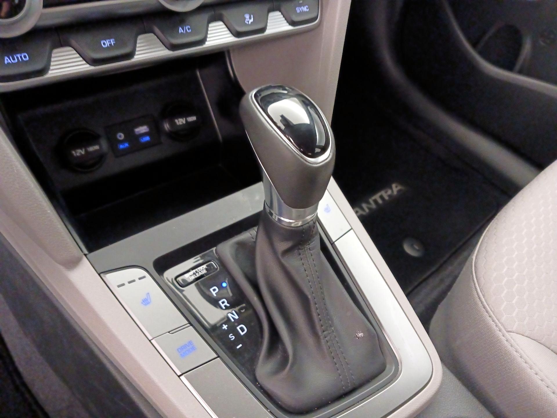 Thumbnail: 2020 Hyundai Elantra - 17