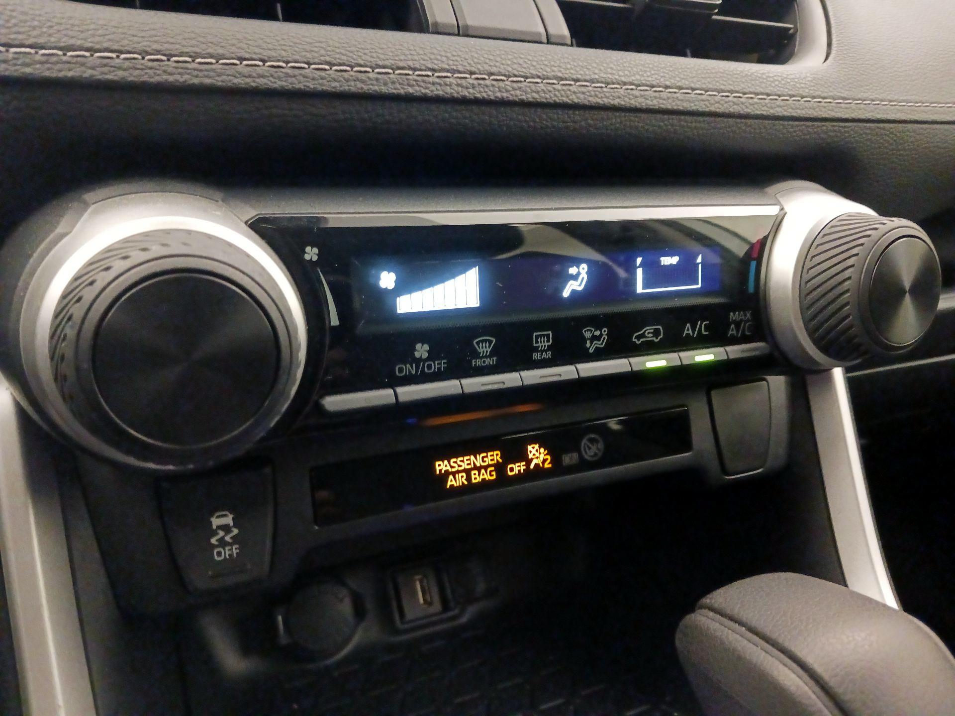 Thumbnail: 2021 Toyota RAV4 - 14
