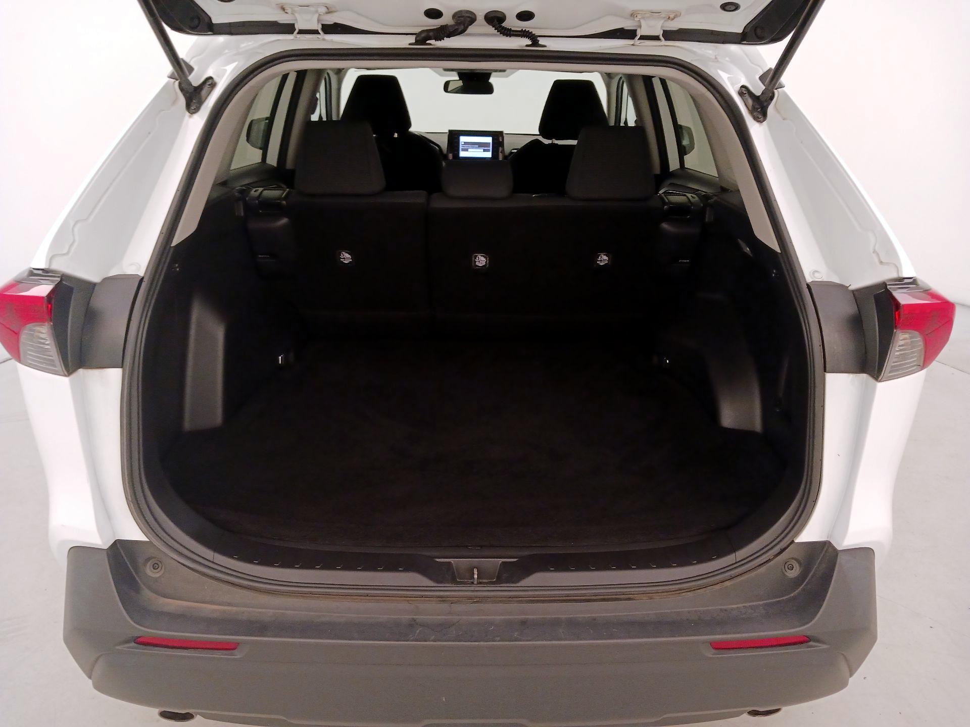 Thumbnail: 2021 Toyota RAV4 - 18