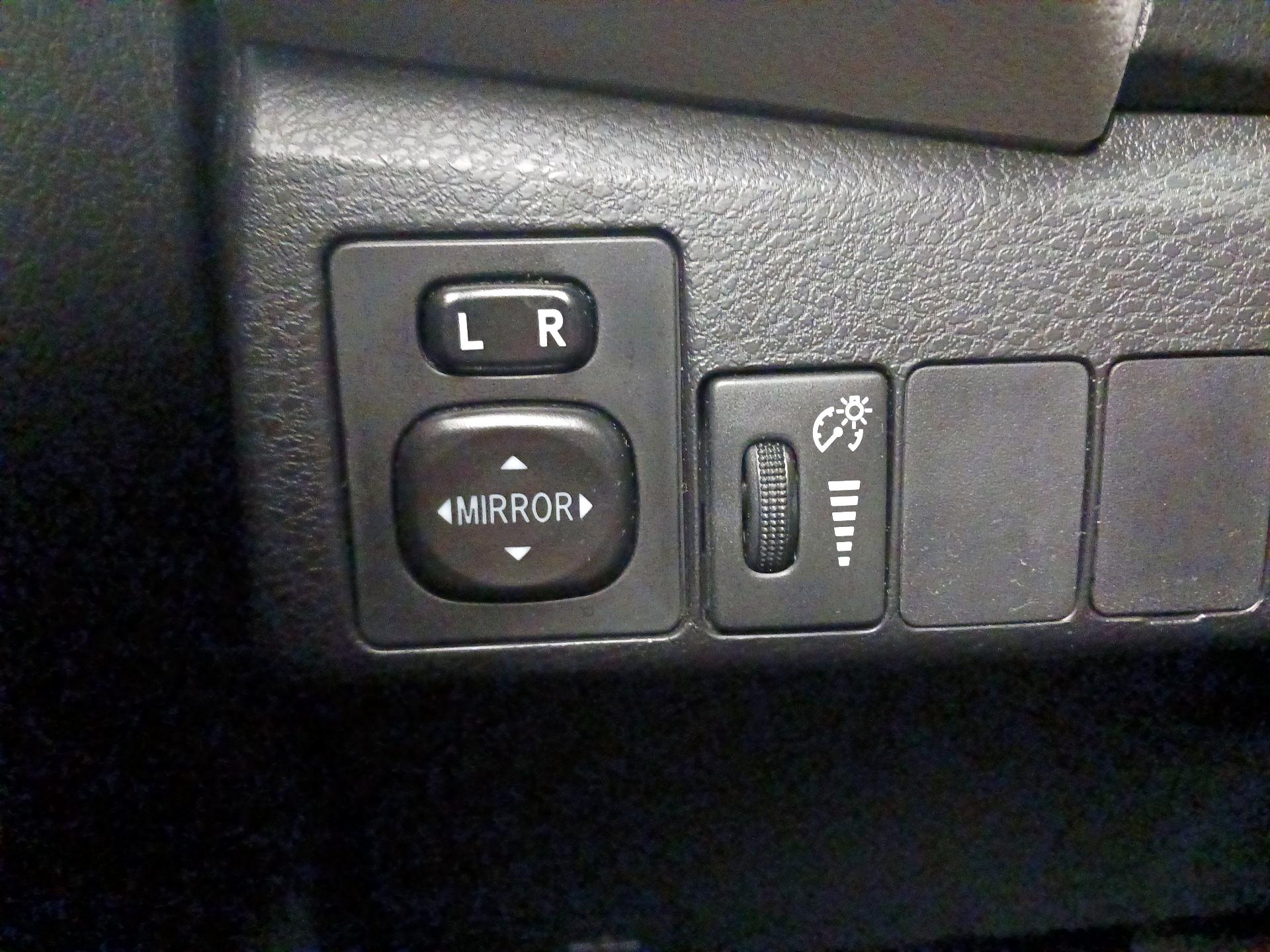 Thumbnail: 2015 Toyota Corolla - 13