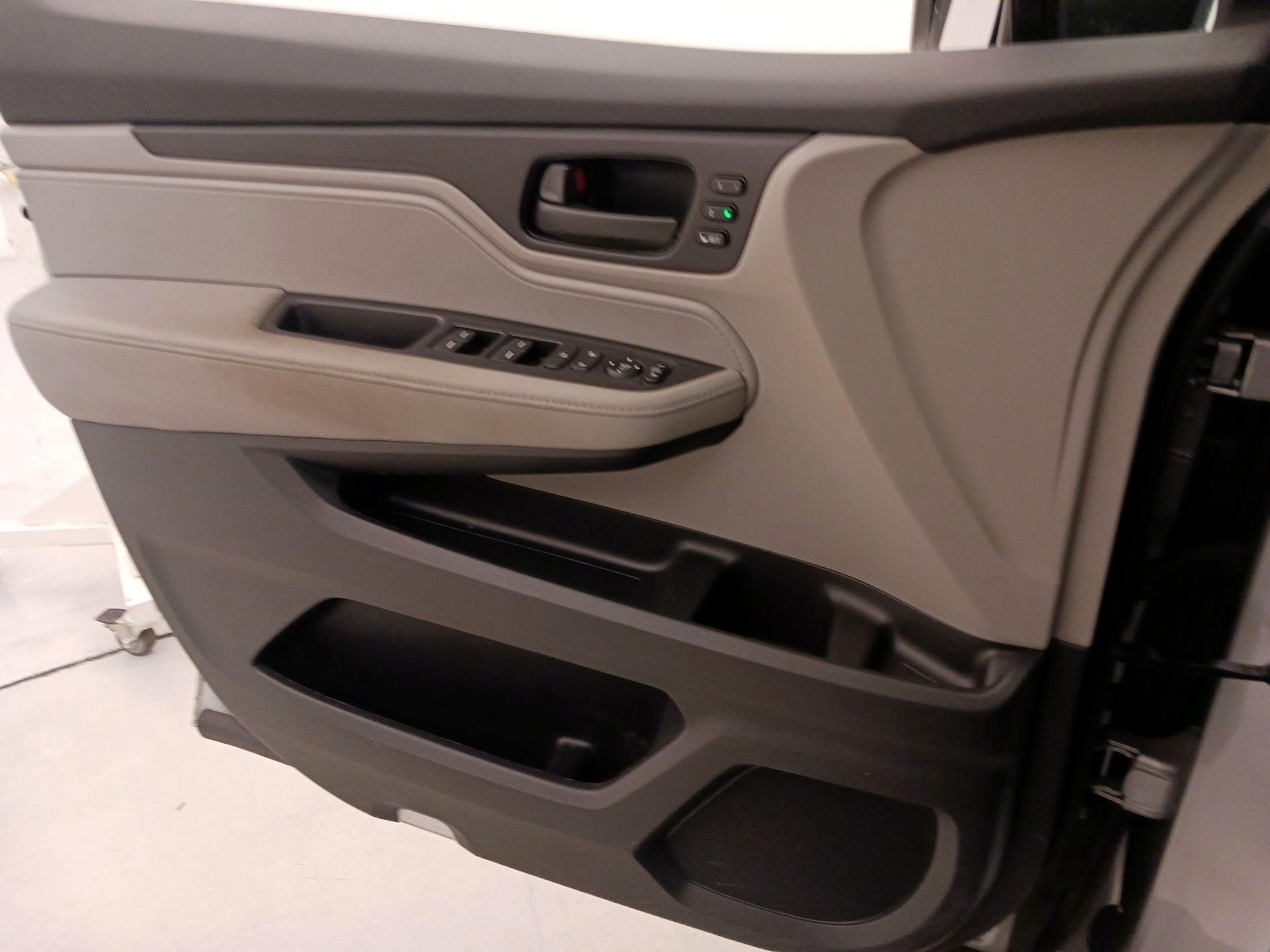 Thumbnail: 2018 Honda Odyssey - 12