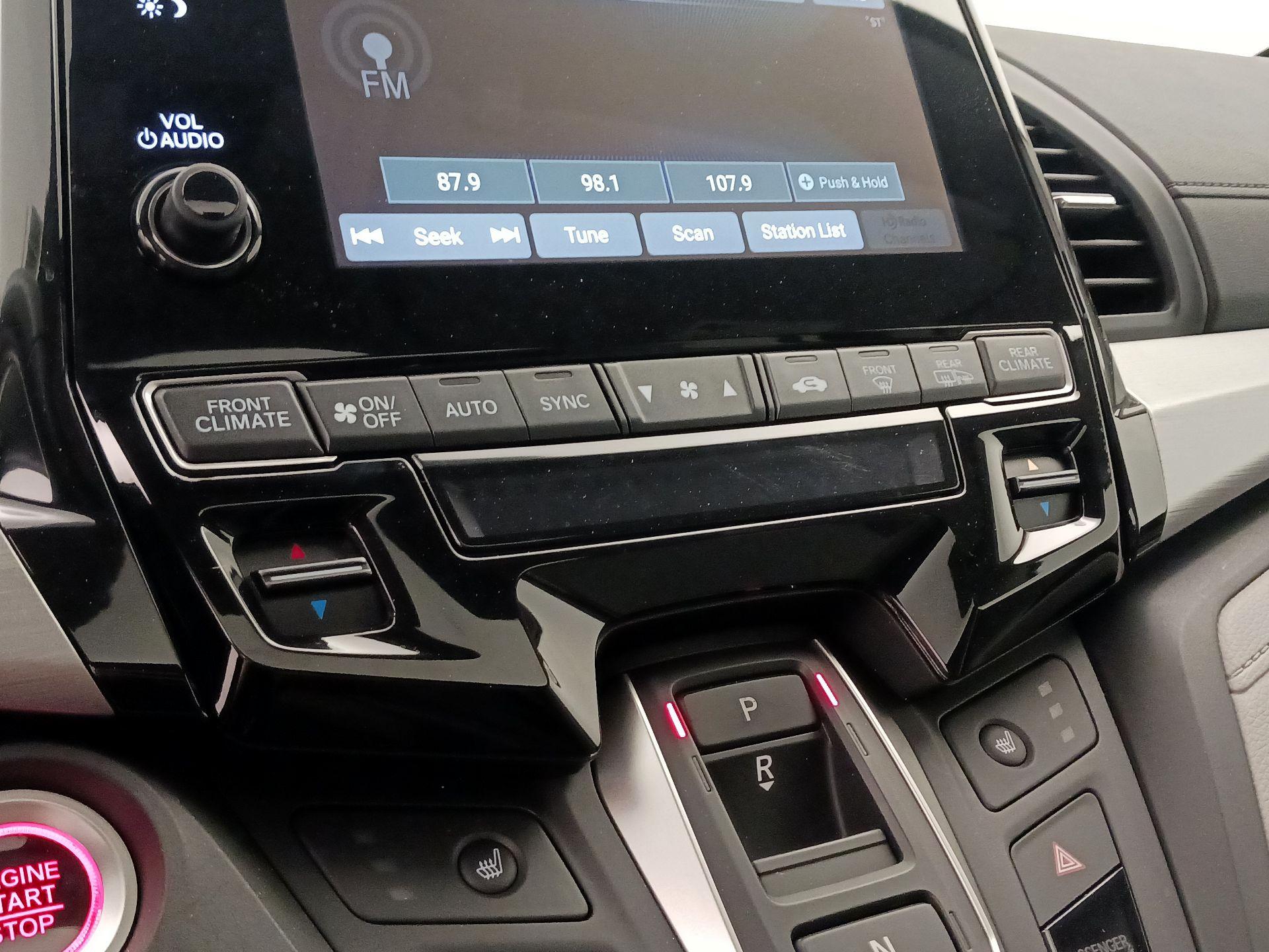 Thumbnail: 2018 Honda Odyssey - 16