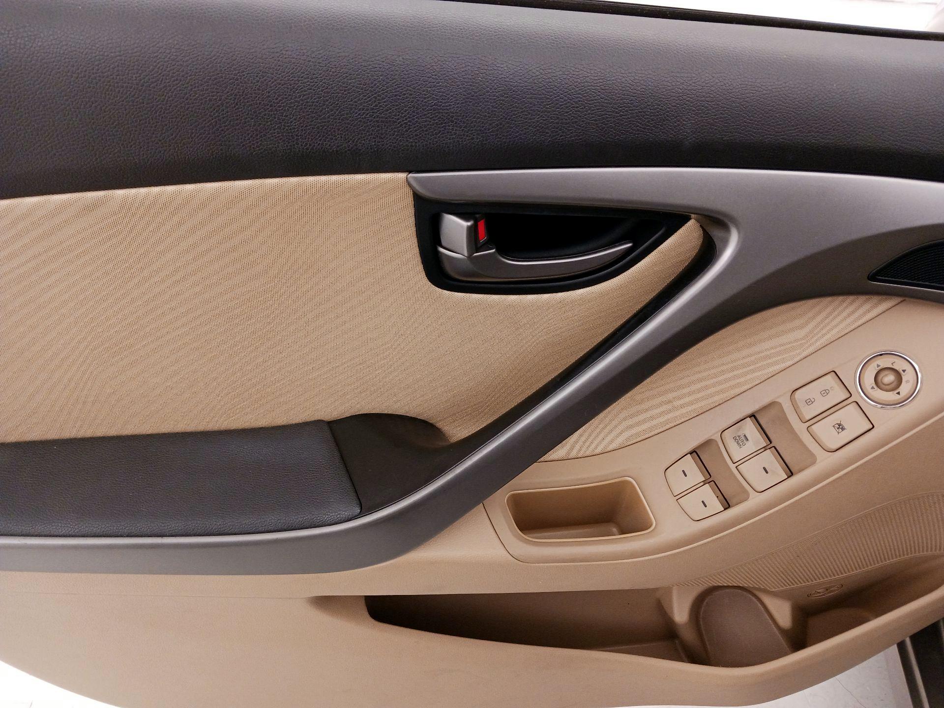 Thumbnail: 2013 Hyundai Elantra - 12