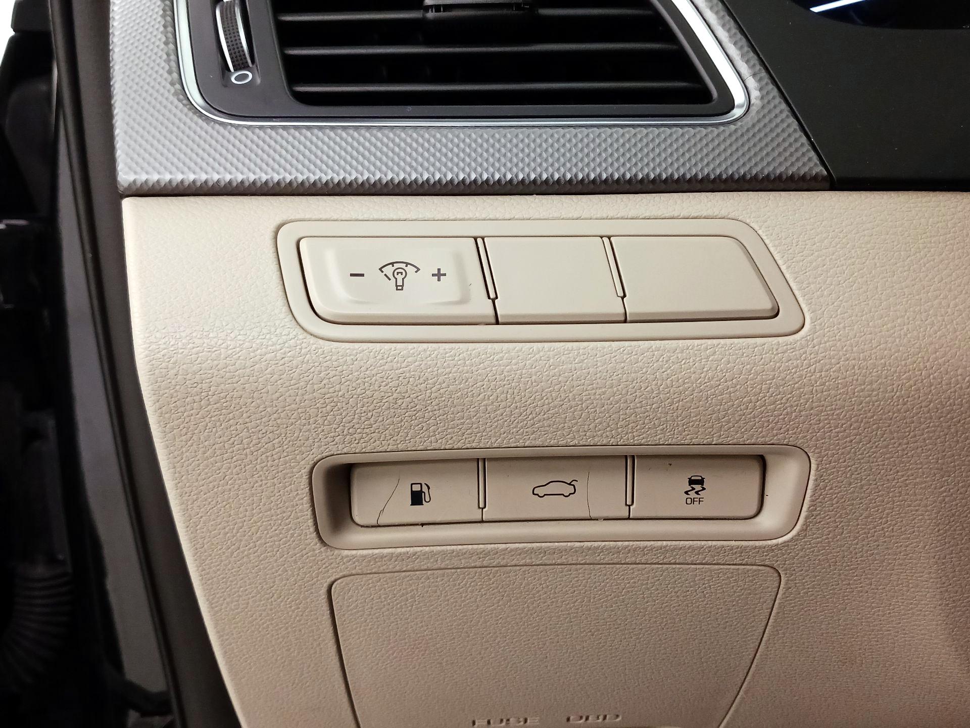 Thumbnail: 2016 Hyundai Sonata - 13