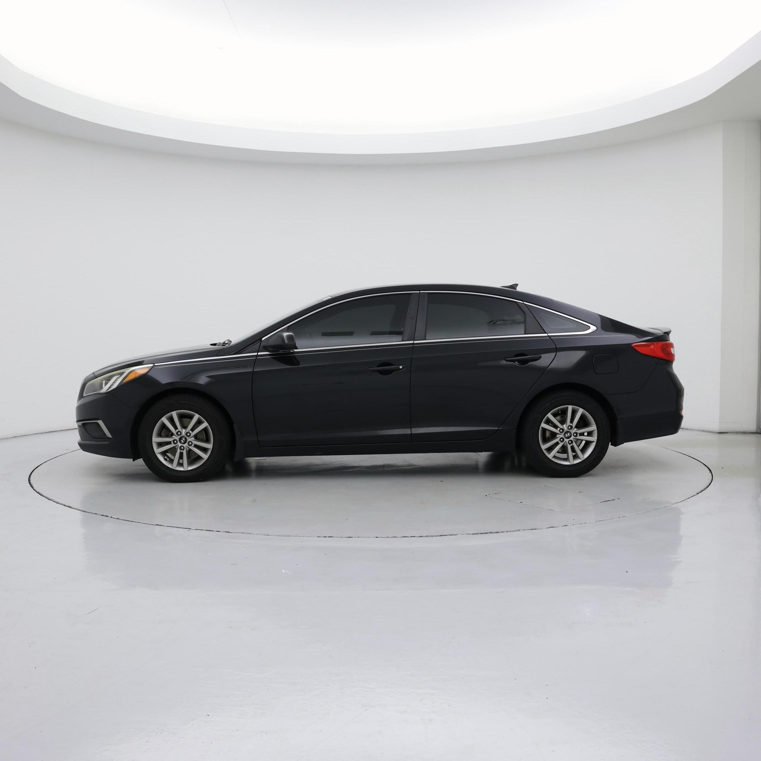 Thumbnail: 2016 Hyundai Sonata - 3